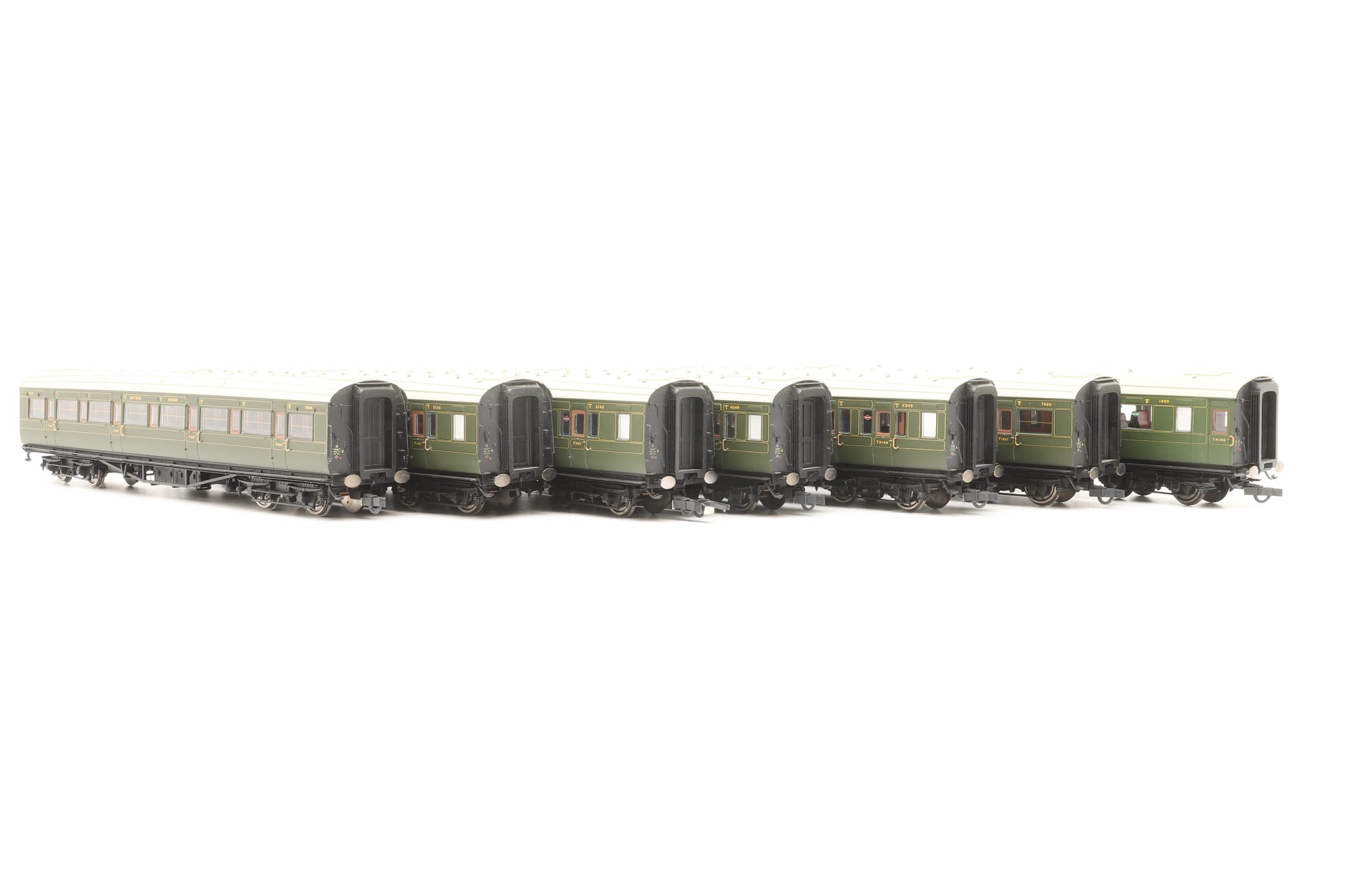 Hornby OO Rake of 7 SR Green Coaches , DCC Lighting Fitted