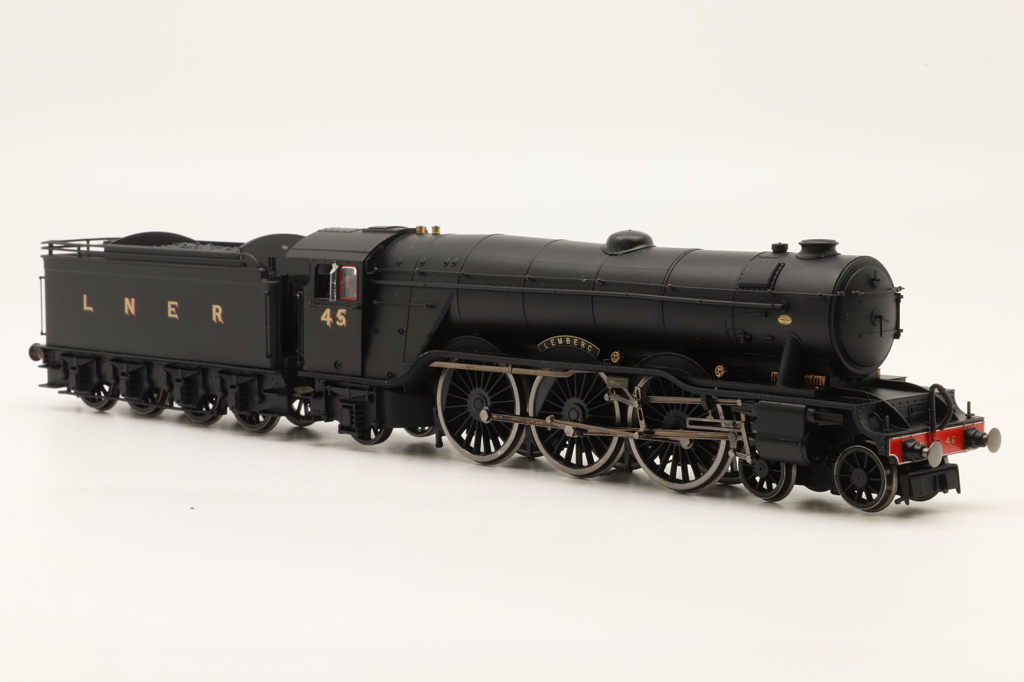 Hornby OO R30087 Class A3 '45' Lemberg' LNER Black DCC Fitted