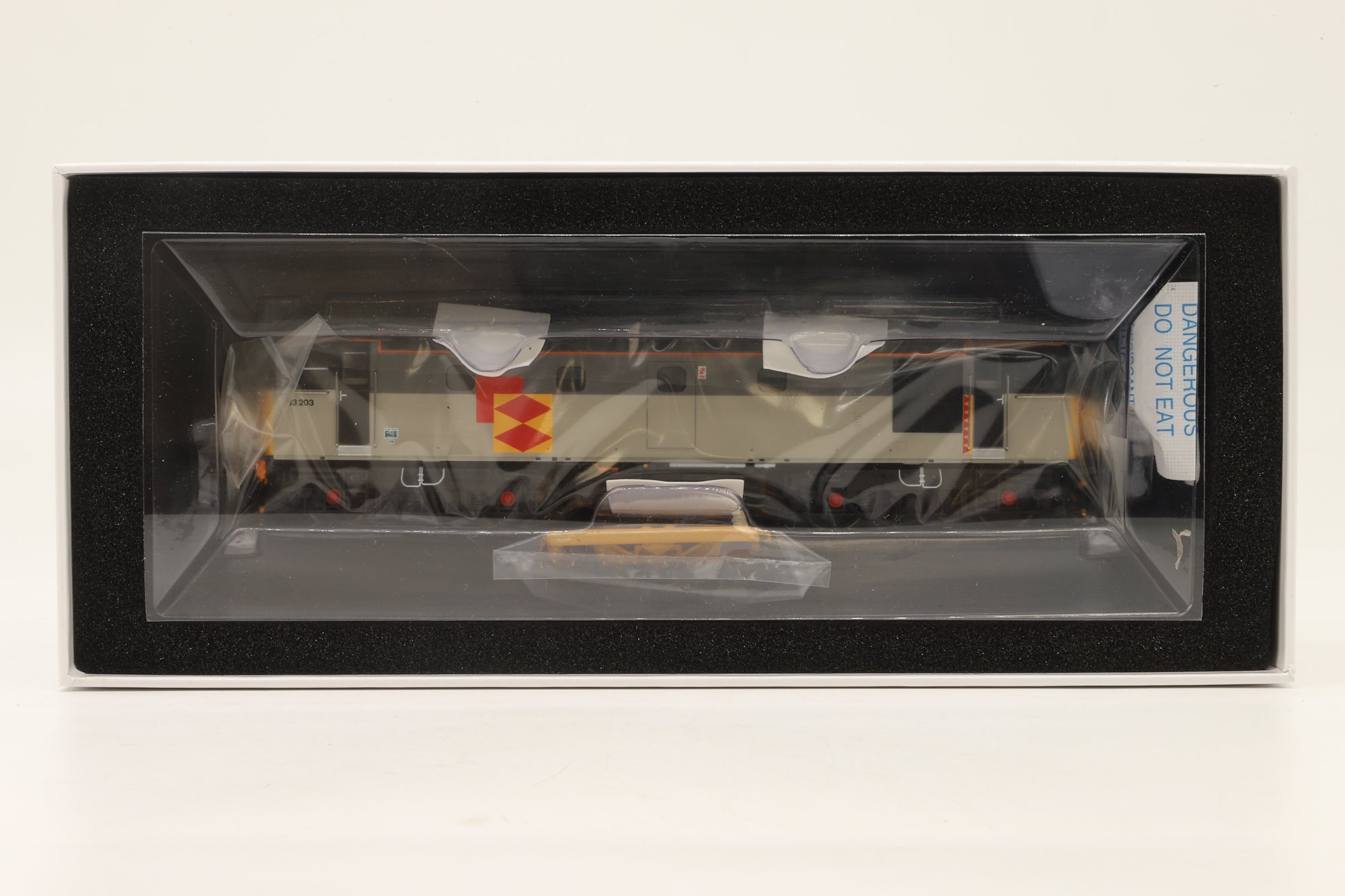 Heljan OO 3387 Class 33/2 33203 in BR Railfreight Distribution Livery