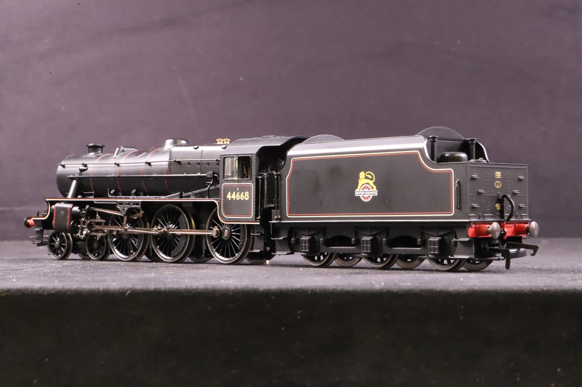 Hornby OO R2322 Class 5MT '44668' BR Lined Black E/C