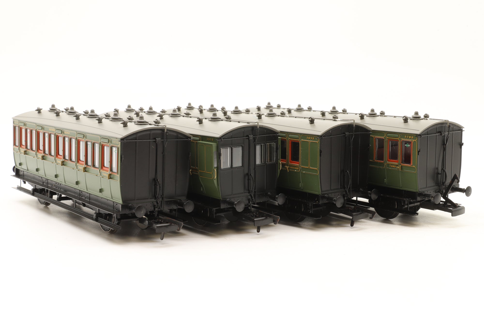 Hattons OO H4-46Pack701L Pack Of 4 Genesis Coaches SR Olive Green