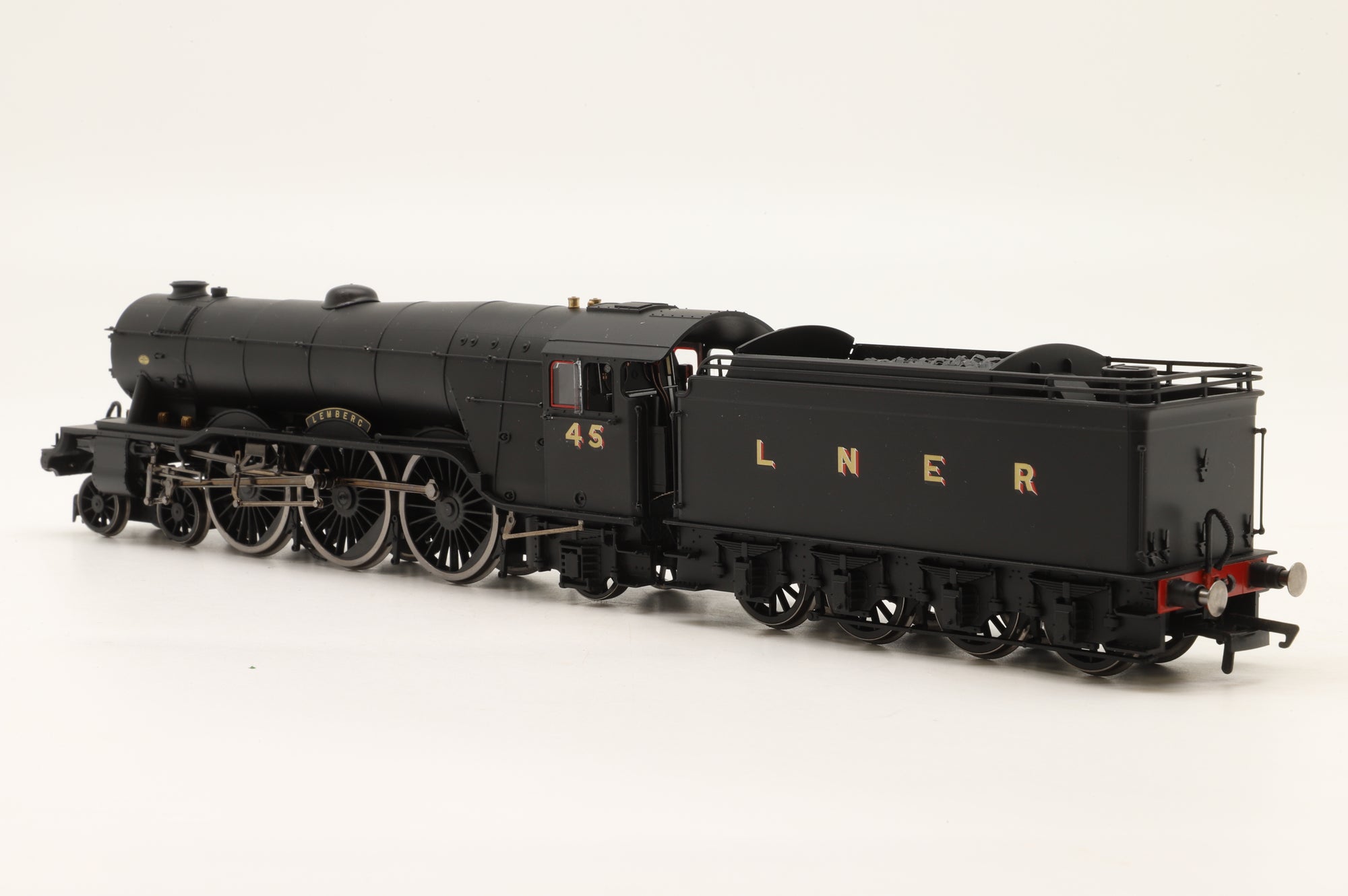 Hornby OO R30087 Class A3 '45' Lemberg' LNER Black DCC Fitted