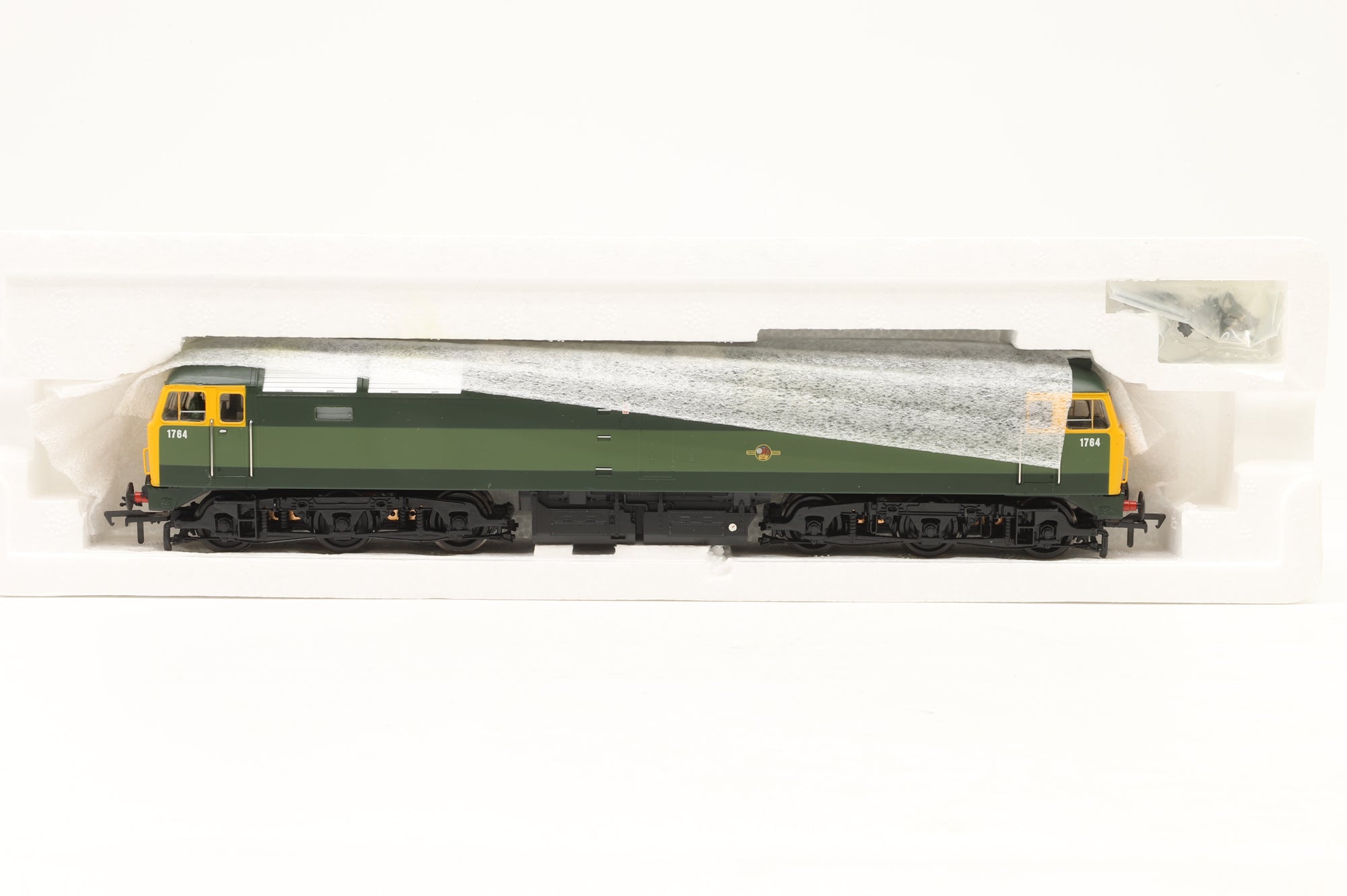 Bachmann OO 32-801 Class 47 '1764' Diesel BR Two Tone Green Full Yellow Ends 4 Digit Head Code