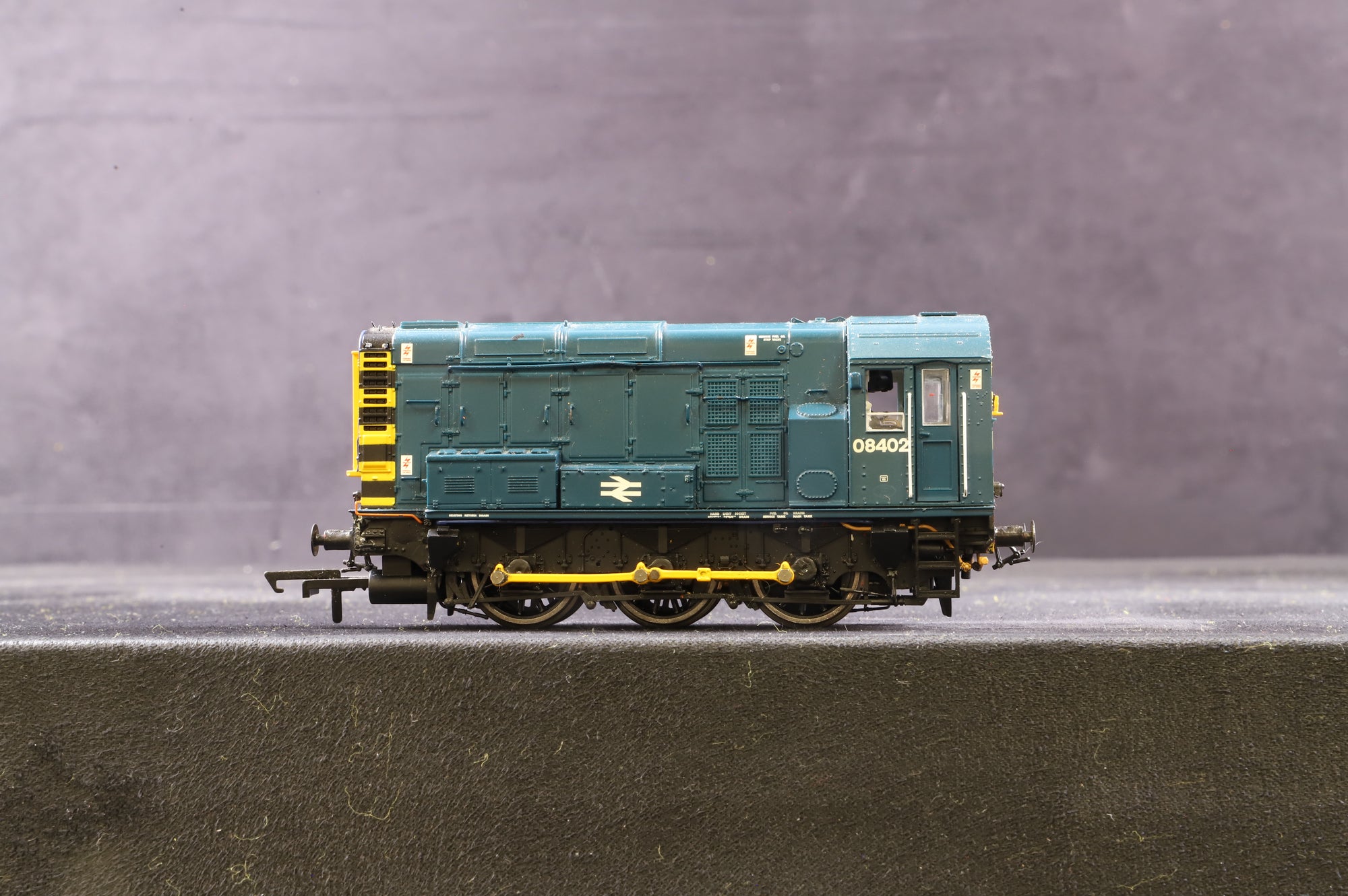Hornby OO R2418 BR 0-6-0 Class 08 '08402'