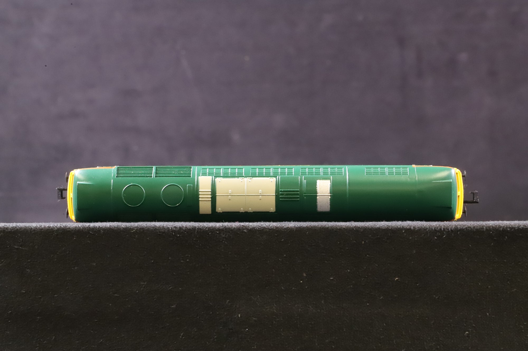 Graham Farish N Gauge 804A Class 57 57001 in Freightliner Livery