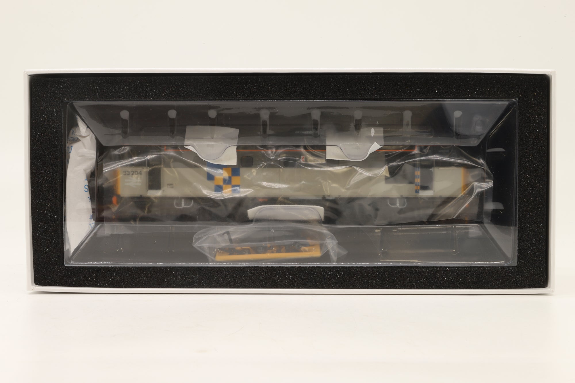 Heljan OO 3385 Class 33/2 33204 in BR Railfreight Construction Livery
