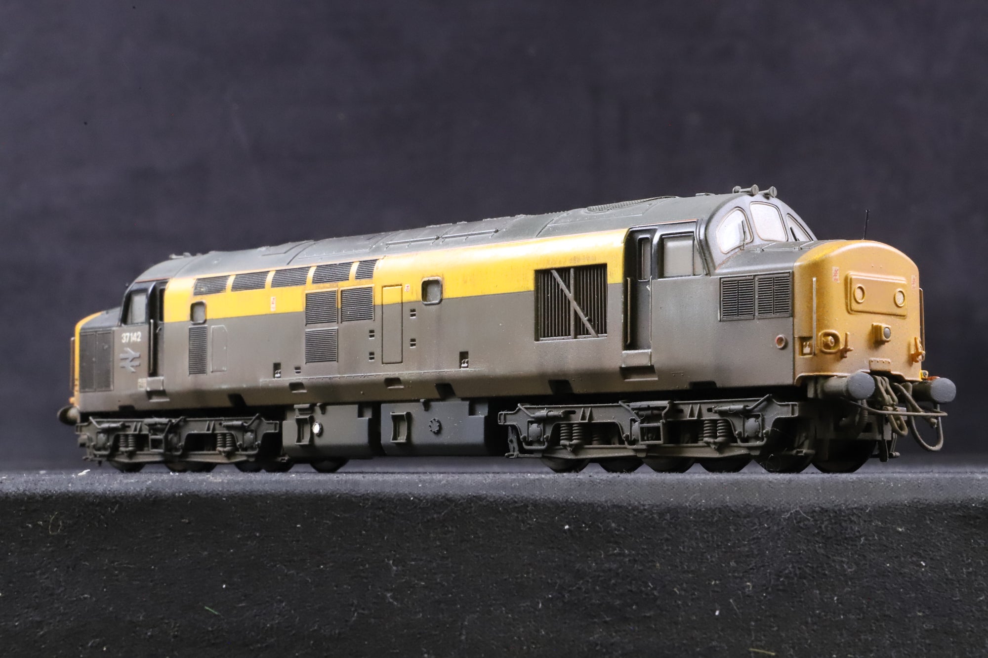 WORKSHOP Bachmann OO Class 37 37142 in BR Engineers Dutch Livery - Weathered