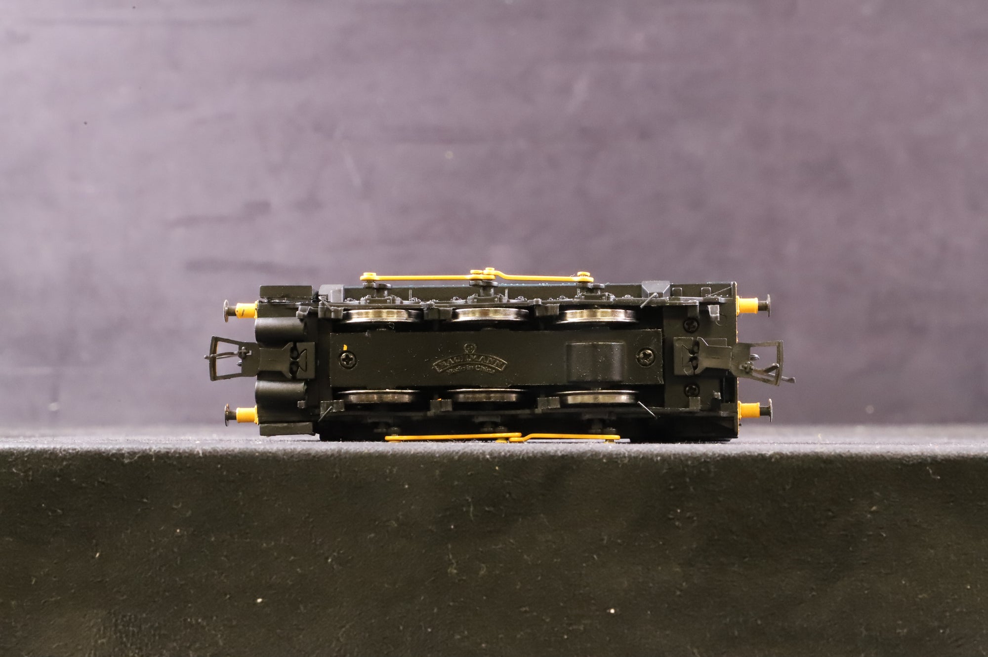 Bachmann OO 32-102A Class 08 08762 in BR Blue w/ Wasp Stripes