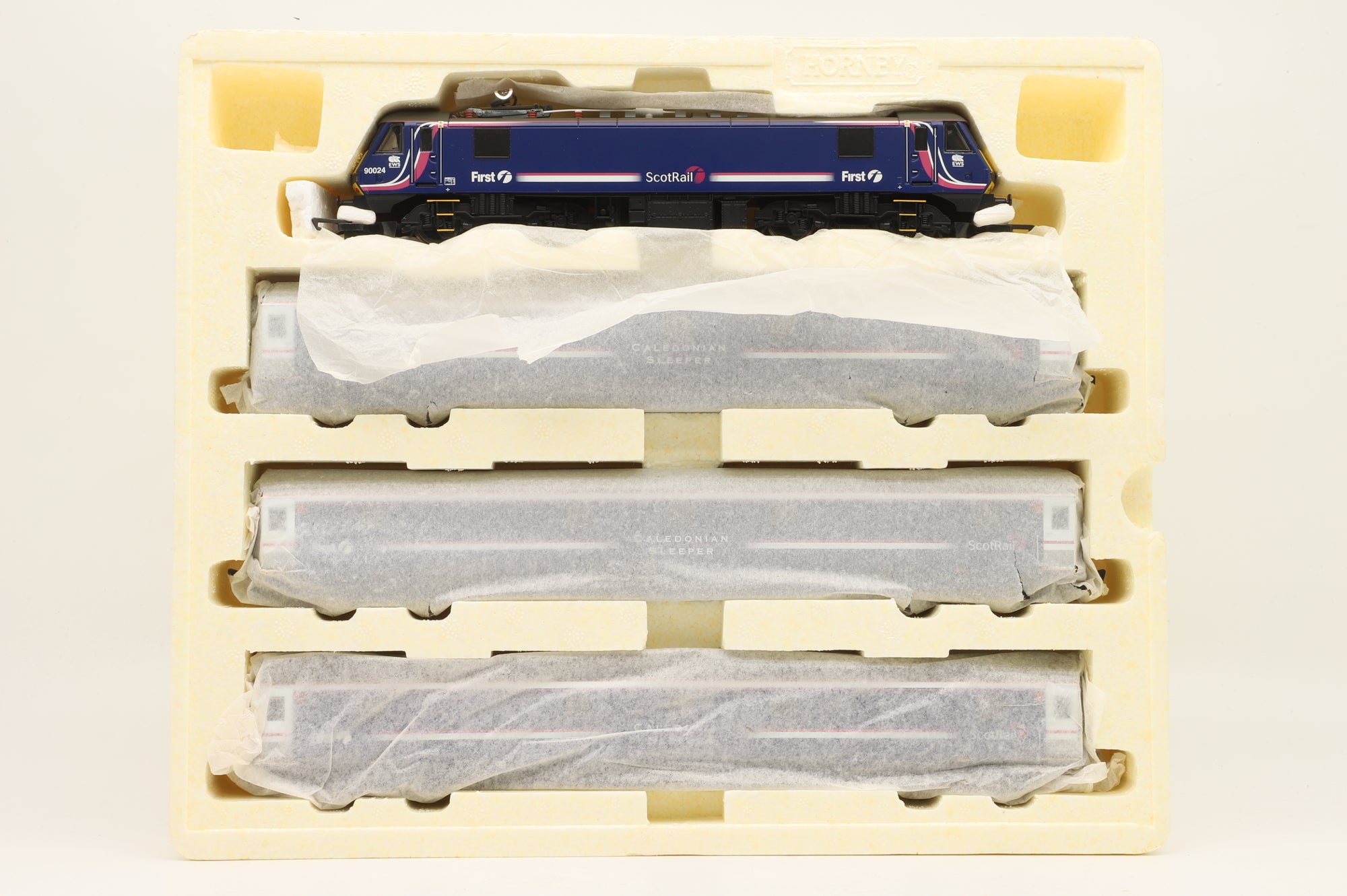 Hornby OO R2663 Caledonian Sleeper Train Pack