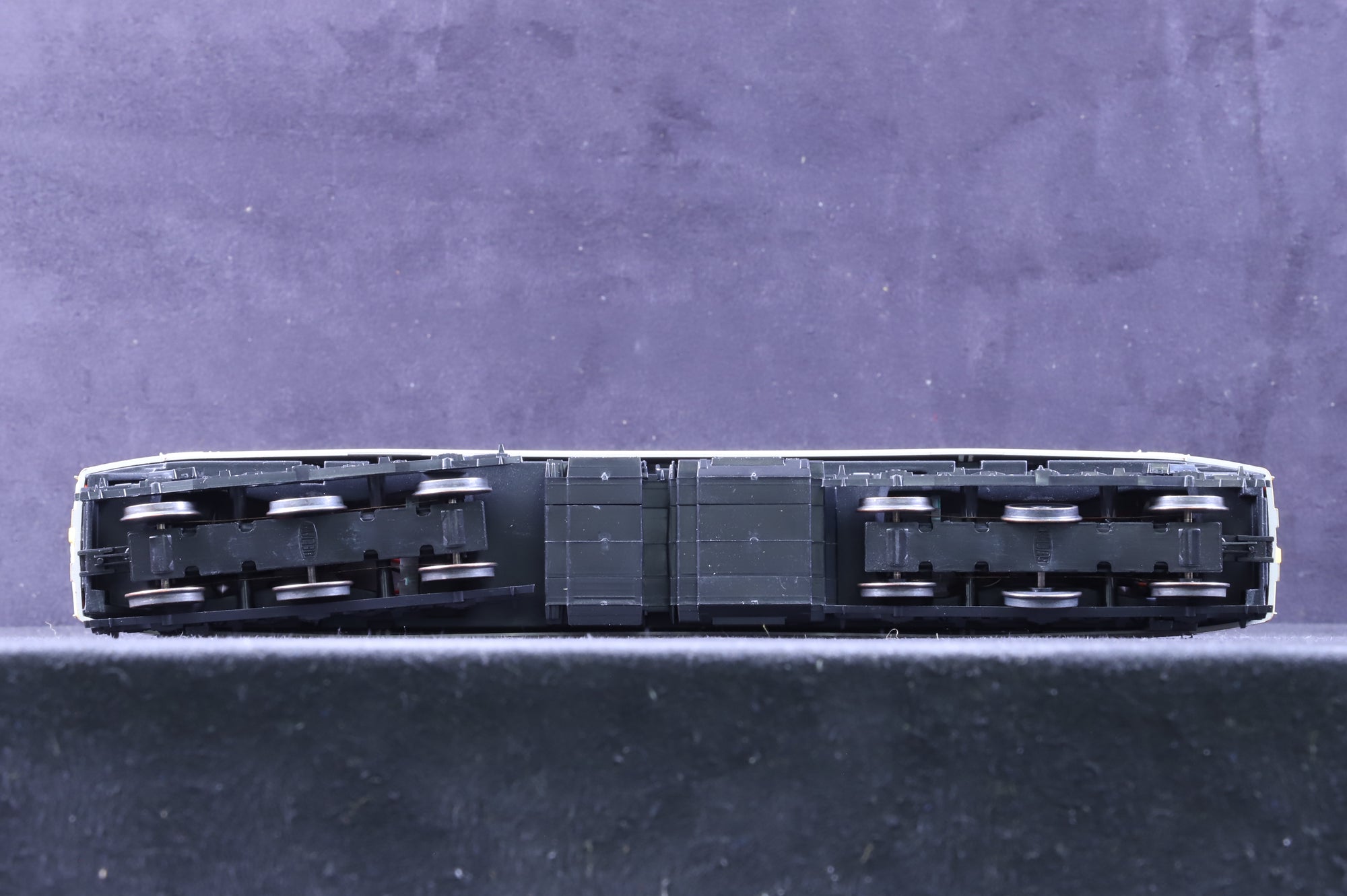 Heljan OO 4675 Class 47 47334 in Early Freightliner Livery