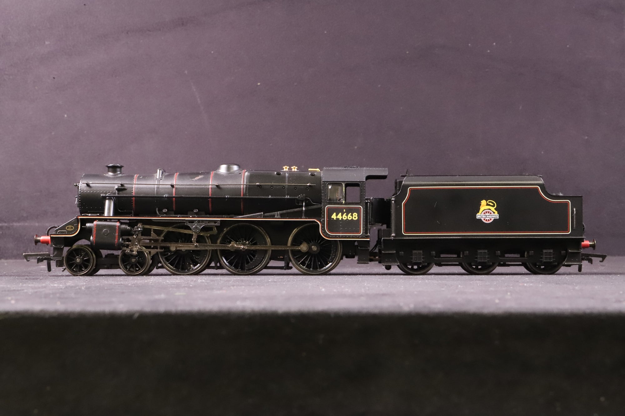 Hornby OO R2322 Class 5MT '44668' BR Lined Black E/C