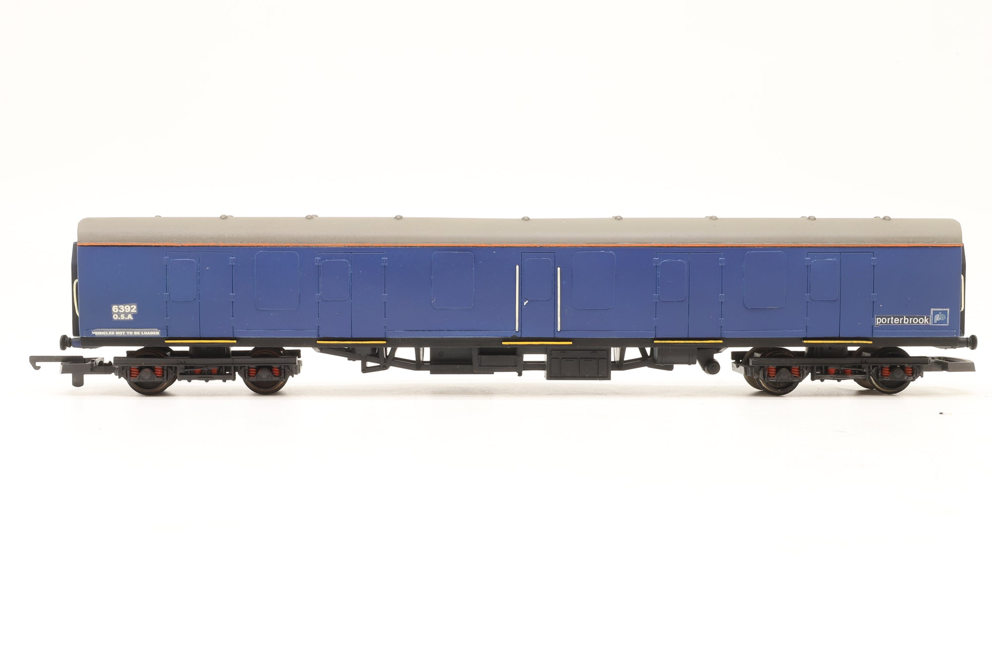 Custom OO Rake of 2x Mk1 QSA Barrier Coaches in Porterbrook Blue