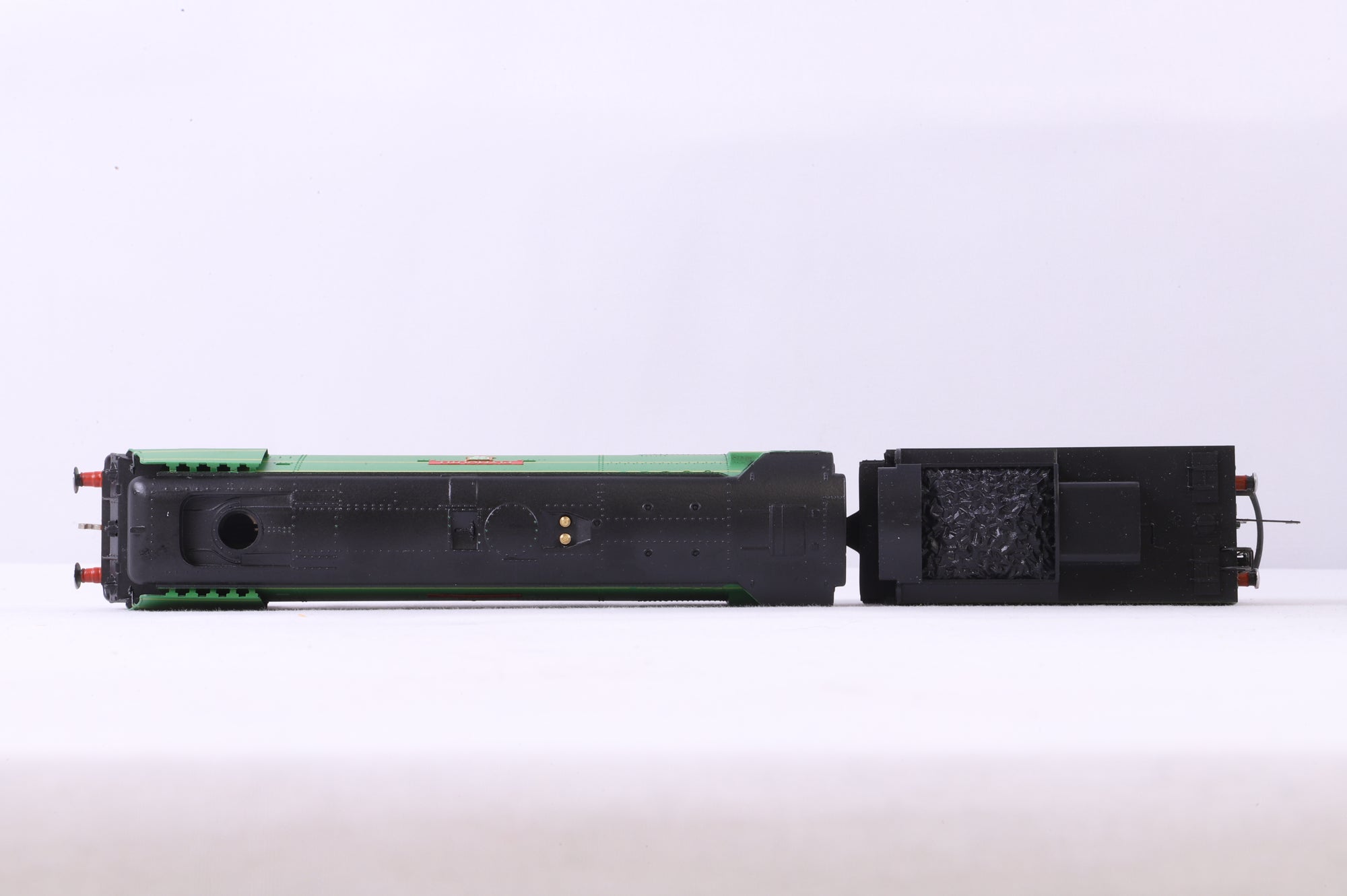 Wrenn OO W2266 West Country Class 'Plymouth' SR Green