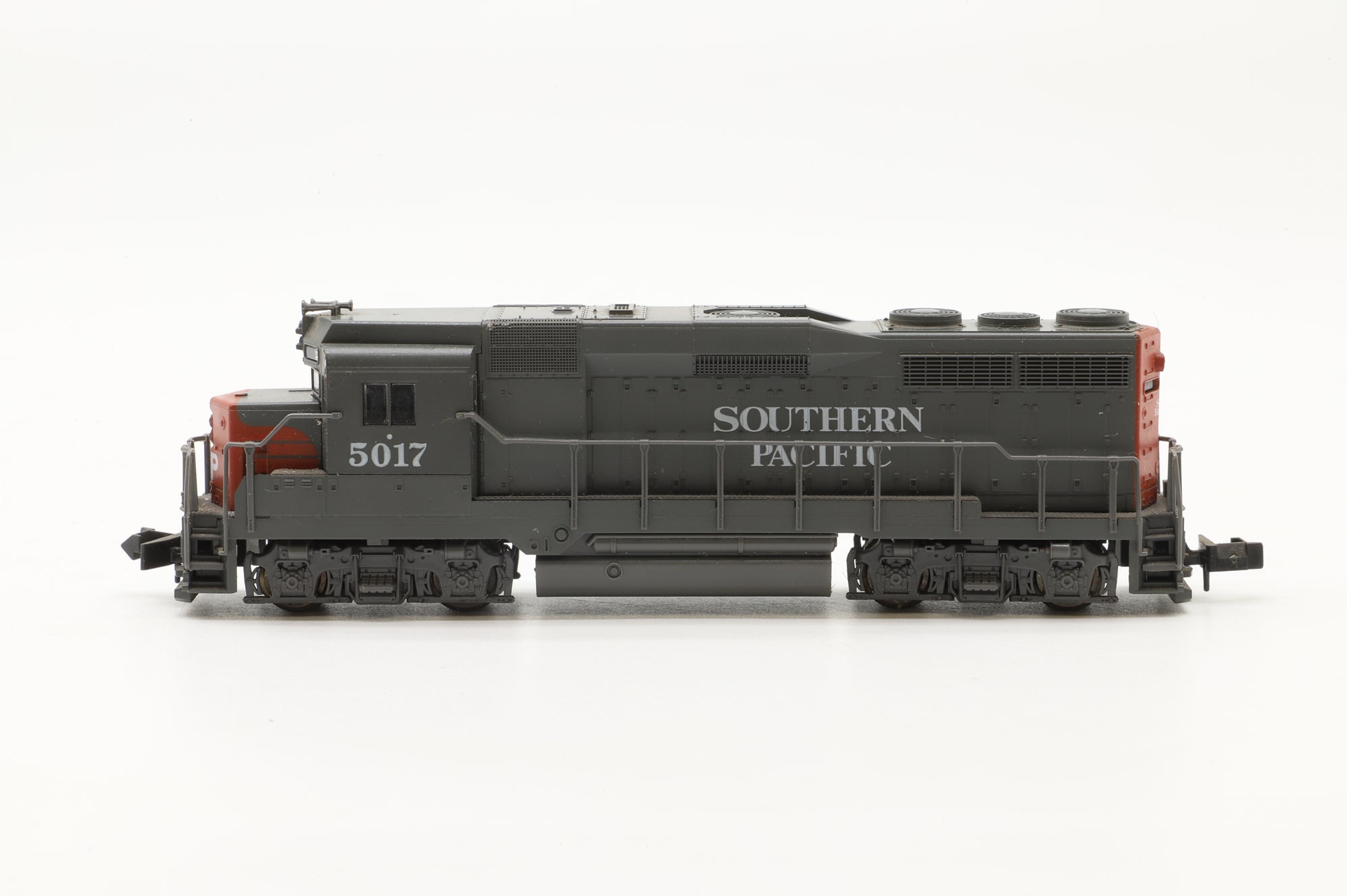 Atlas N 4709 EMD GP30 #5017 in SP Grey/Red