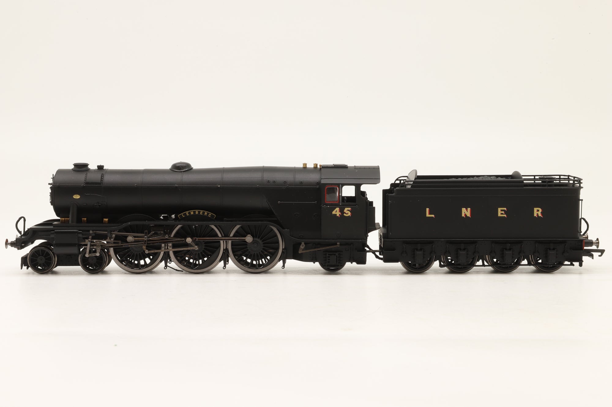 Hornby OO R30087 Class A3 '45' Lemberg' LNER Black DCC Fitted