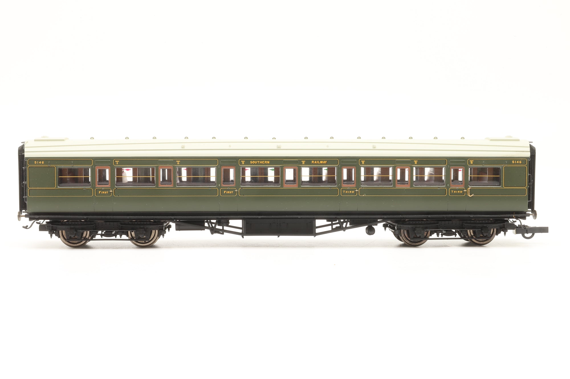 Hornby OO Rake of 7 SR Green Coaches , DCC Lighting Fitted