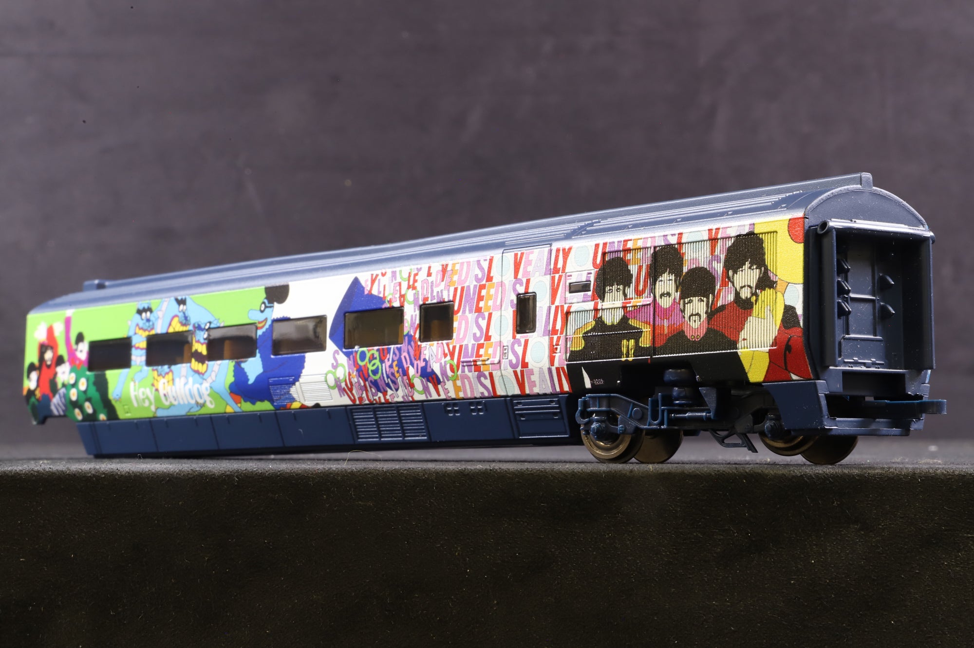 Hornby OO GNER Eurostar 4 Car Set DCC Fitted