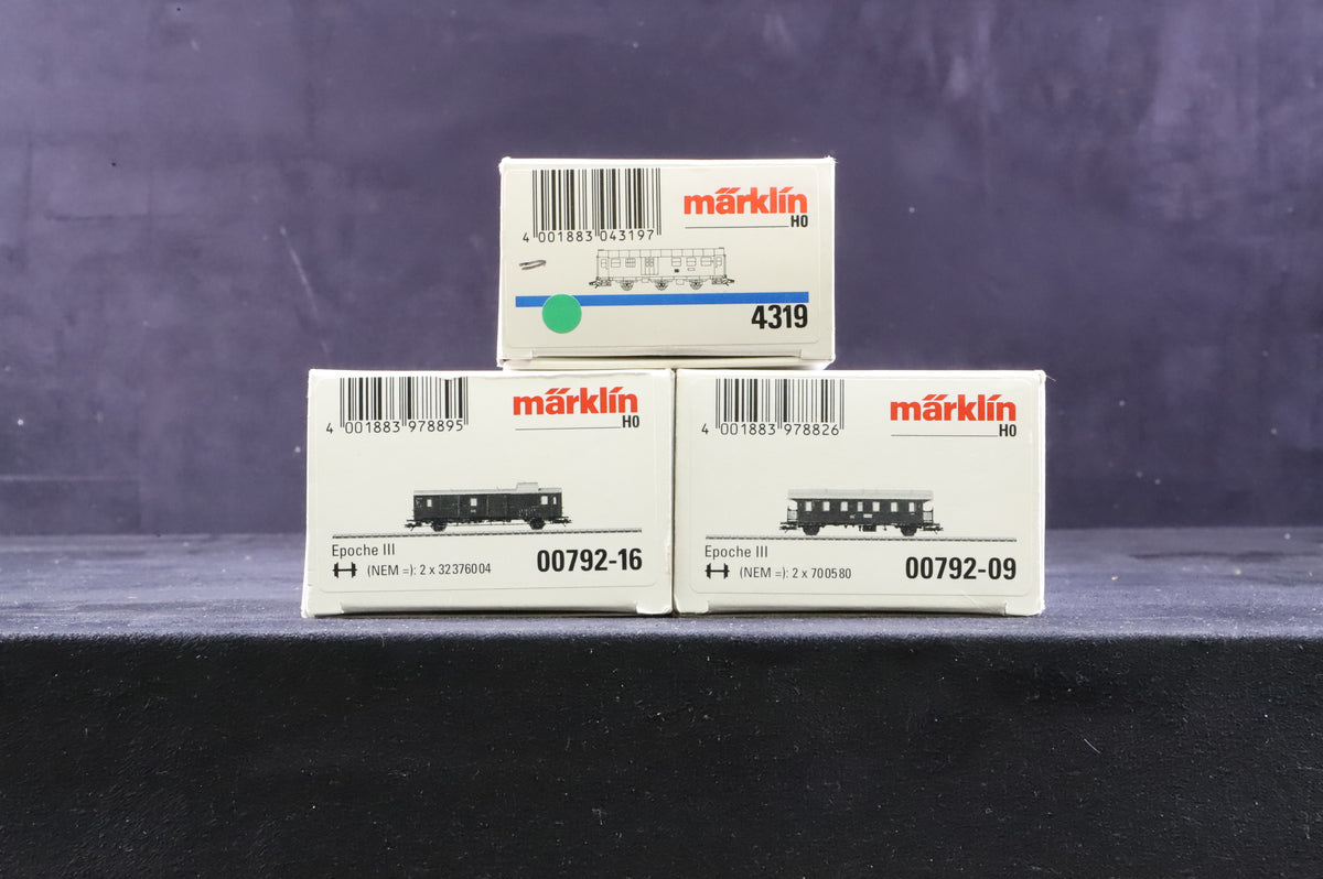 Marklin HO Rake Of 3 Green DB Coaches Inc. 4319, 00792-08 &amp; 00792-16