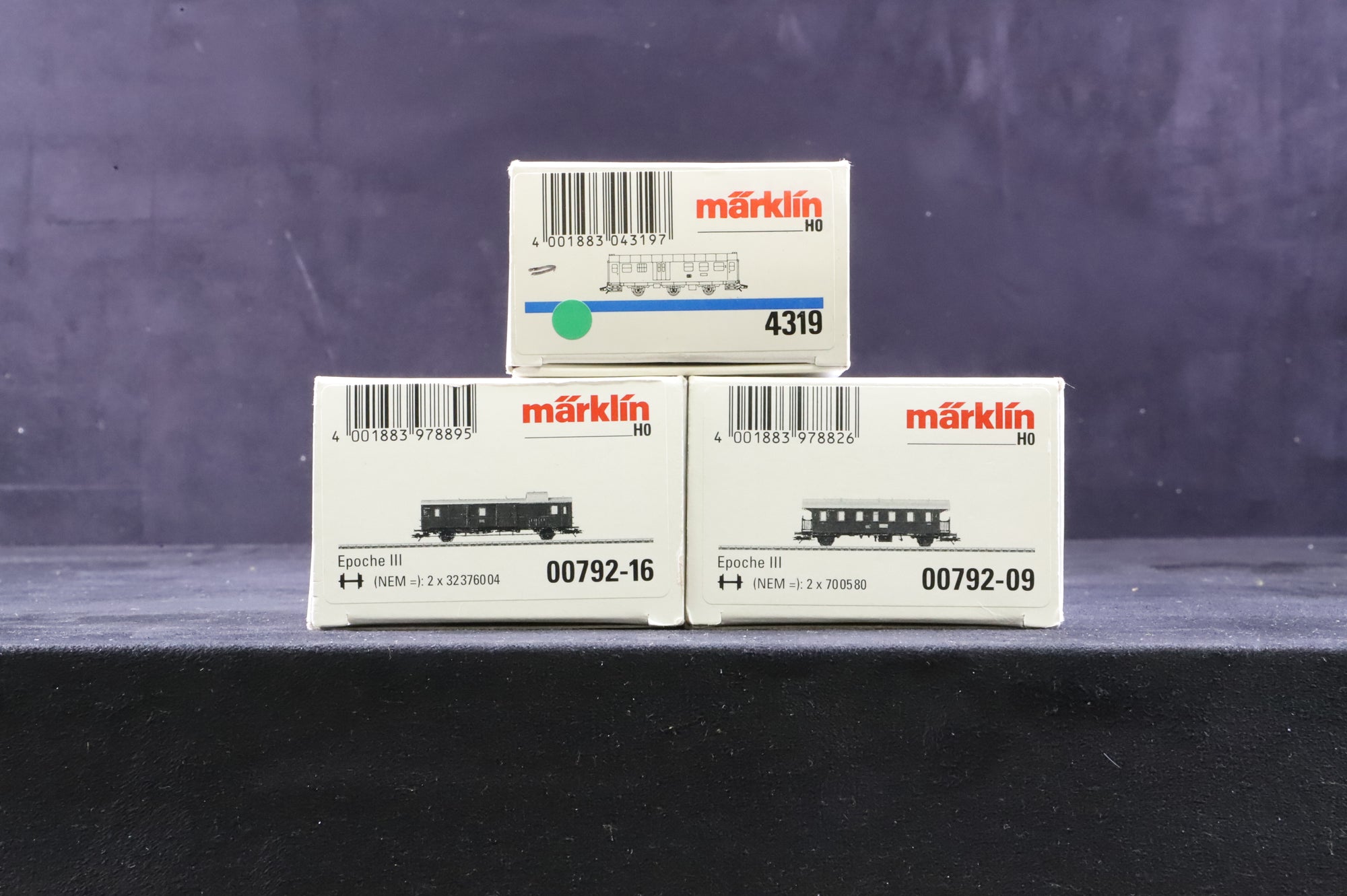 Marklin HO Rake Of 3 Green DB Coaches Inc. 4319, 00792-08 & 00792-16