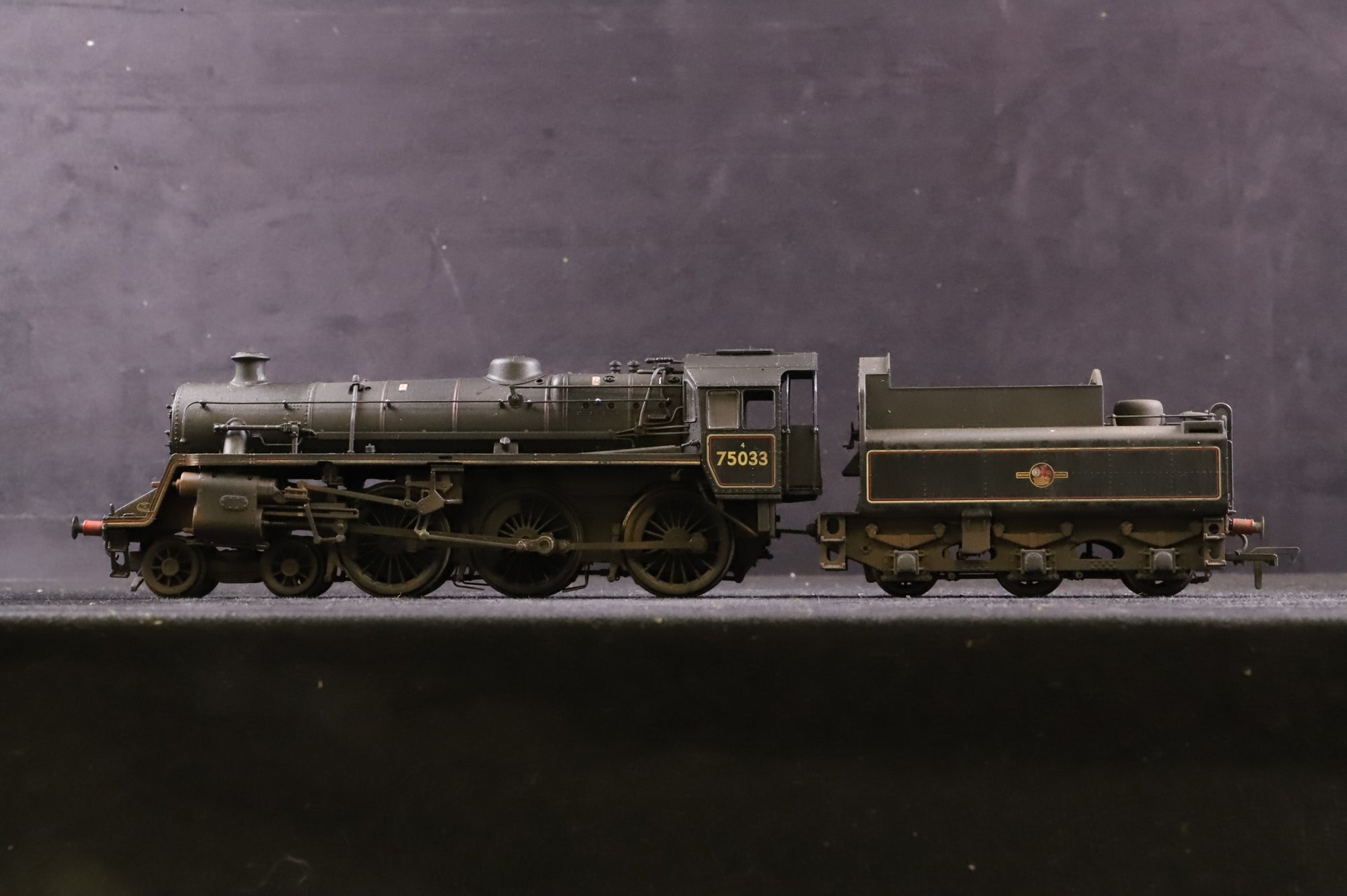 Bachmann OO 31-118 Standard 4MT 75033 in Lined BR Black w/ BR2 Tender & Late Crests - Weathered