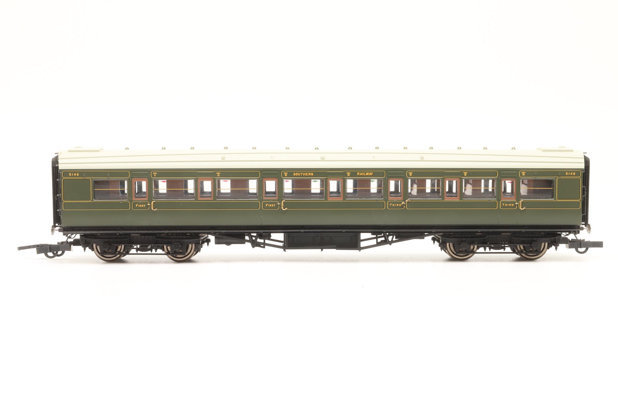Hornby OO Rake of 7 SR Green Coaches , DCC Lighting Fitted