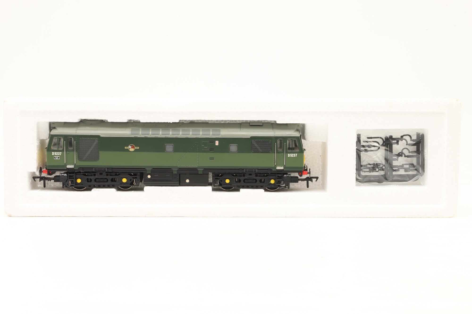 Bachmann OO 32-413 Class 25/2 'D5237' Diesel BR Two Tone Green