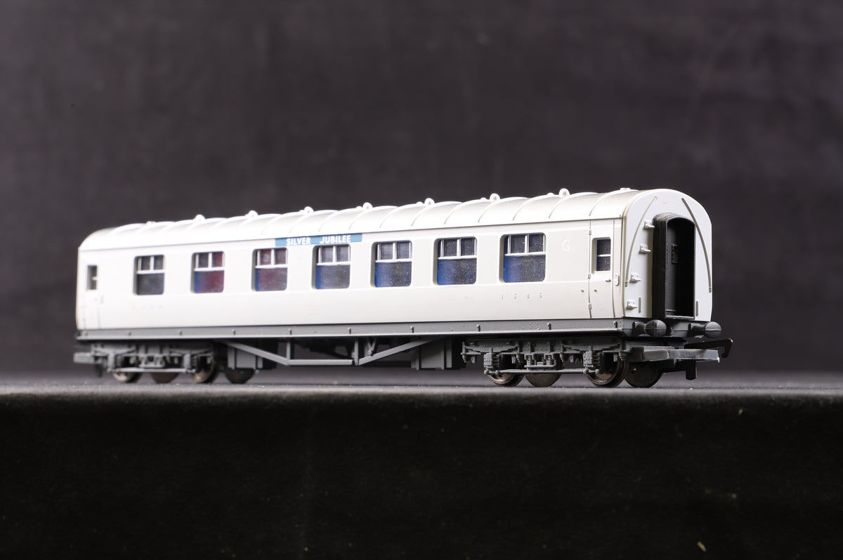 Hornby OO R3174 Silver Jubilee Train Pack