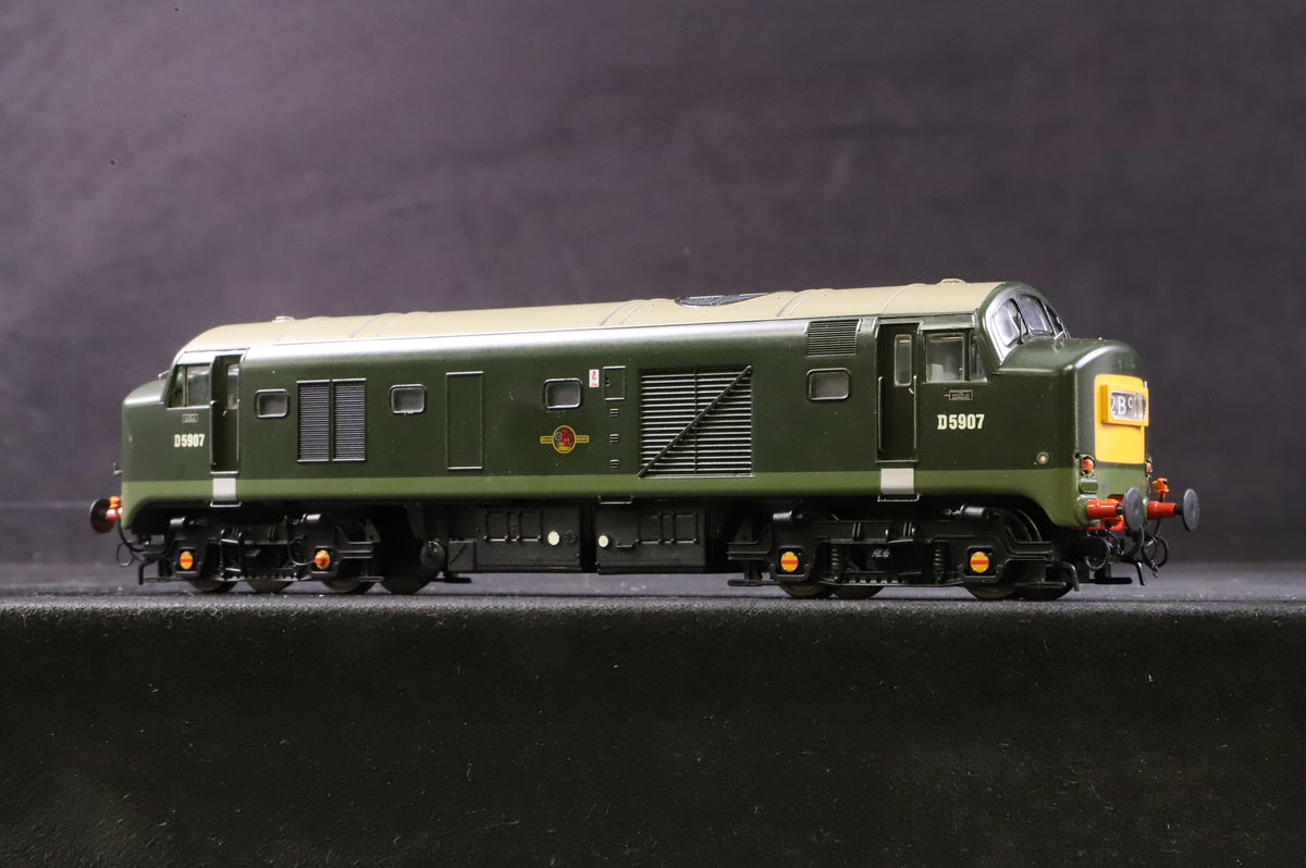 Heljan OO 2310 Class 23 &#39;Baby Deltic&#39; D5907 in BR Green w/ Small Yellow Panels