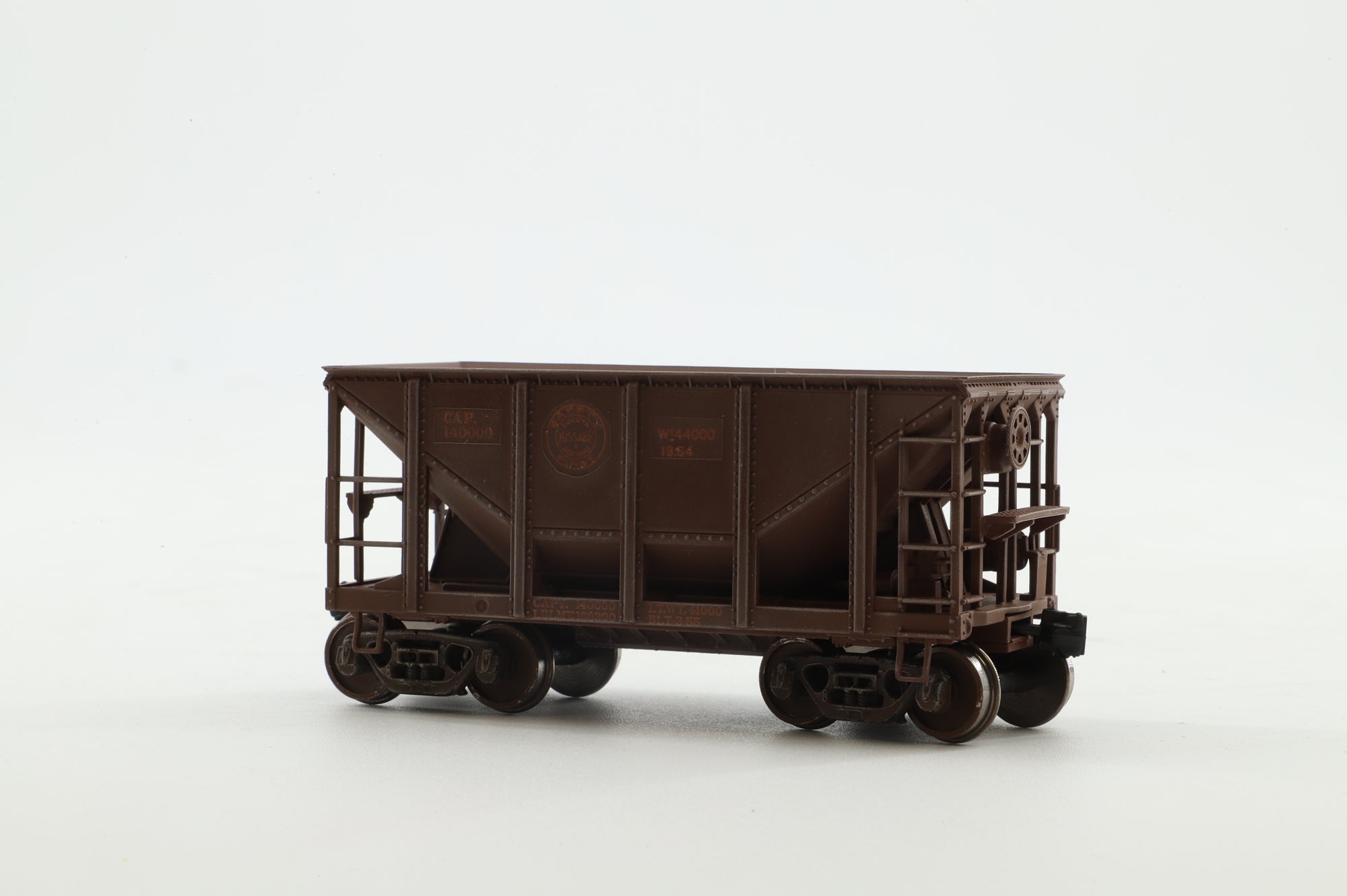 Walthers HO 12-Pack of Michigan Ore Cars in DMIR Brown - Pro-Weathered/Customised