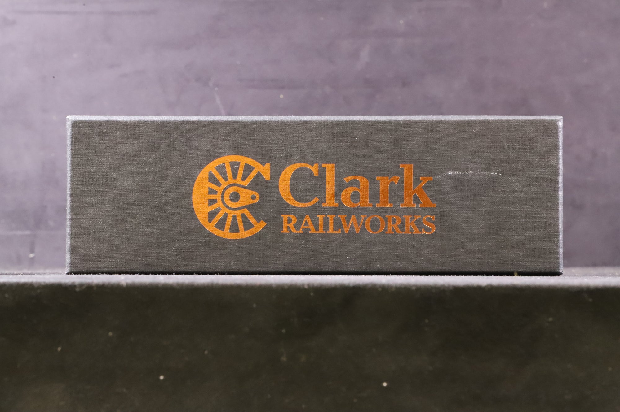 Bachmann OO 32-102A Class 08 08762 in BR Blue w/ Wasp Stripes