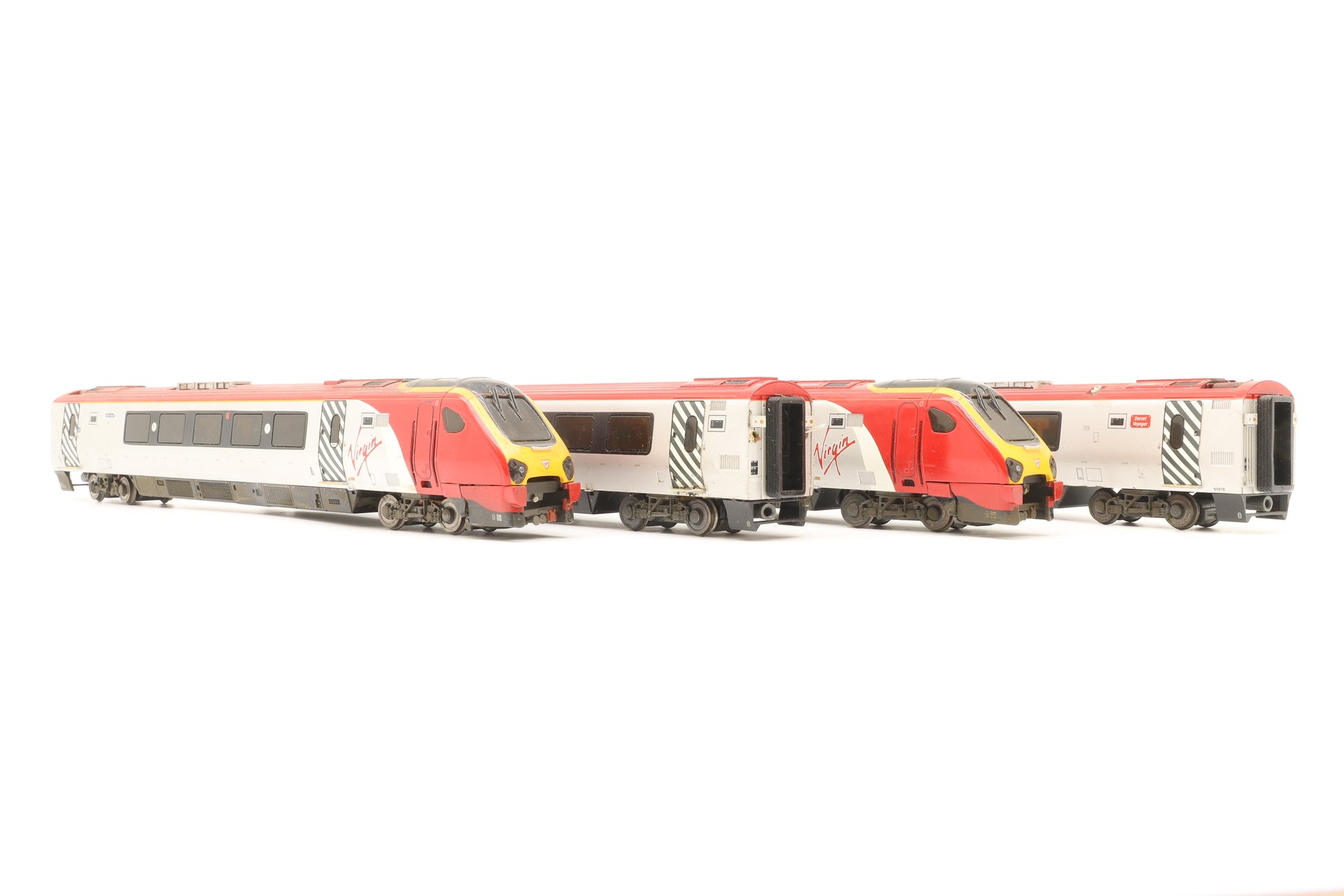 WORKSHOP Bachmann OO 32-602 Class 220 Voyager 4-Car Unit 22018 'Dorset Voyager' in Virgin Trains Livery – Weathered