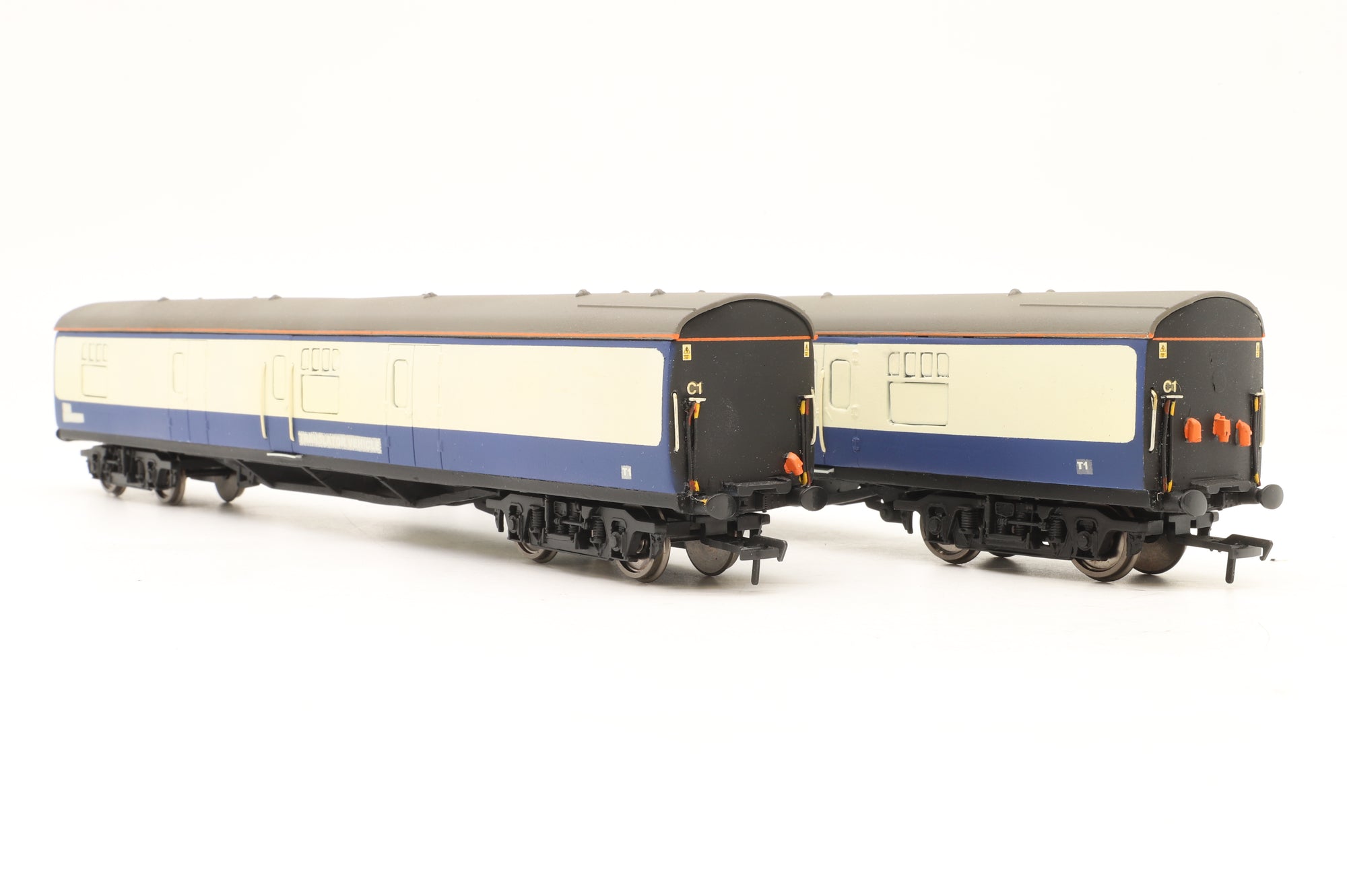 Custom OO Rake of 2x Mk1 QSA Translator Vehicles in HSBC Rail Blue/White