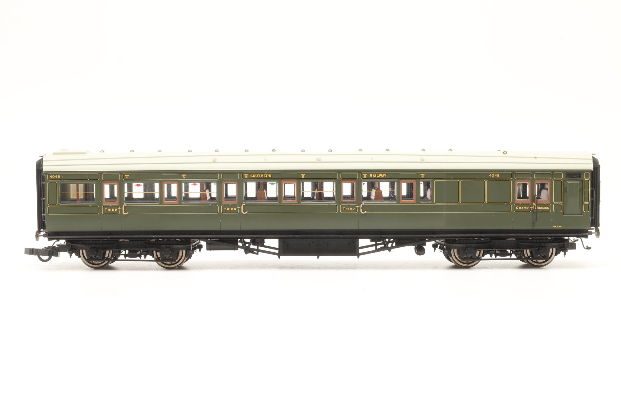 Hornby OO Rake of 7 SR Green Coaches , DCC Lighting Fitted