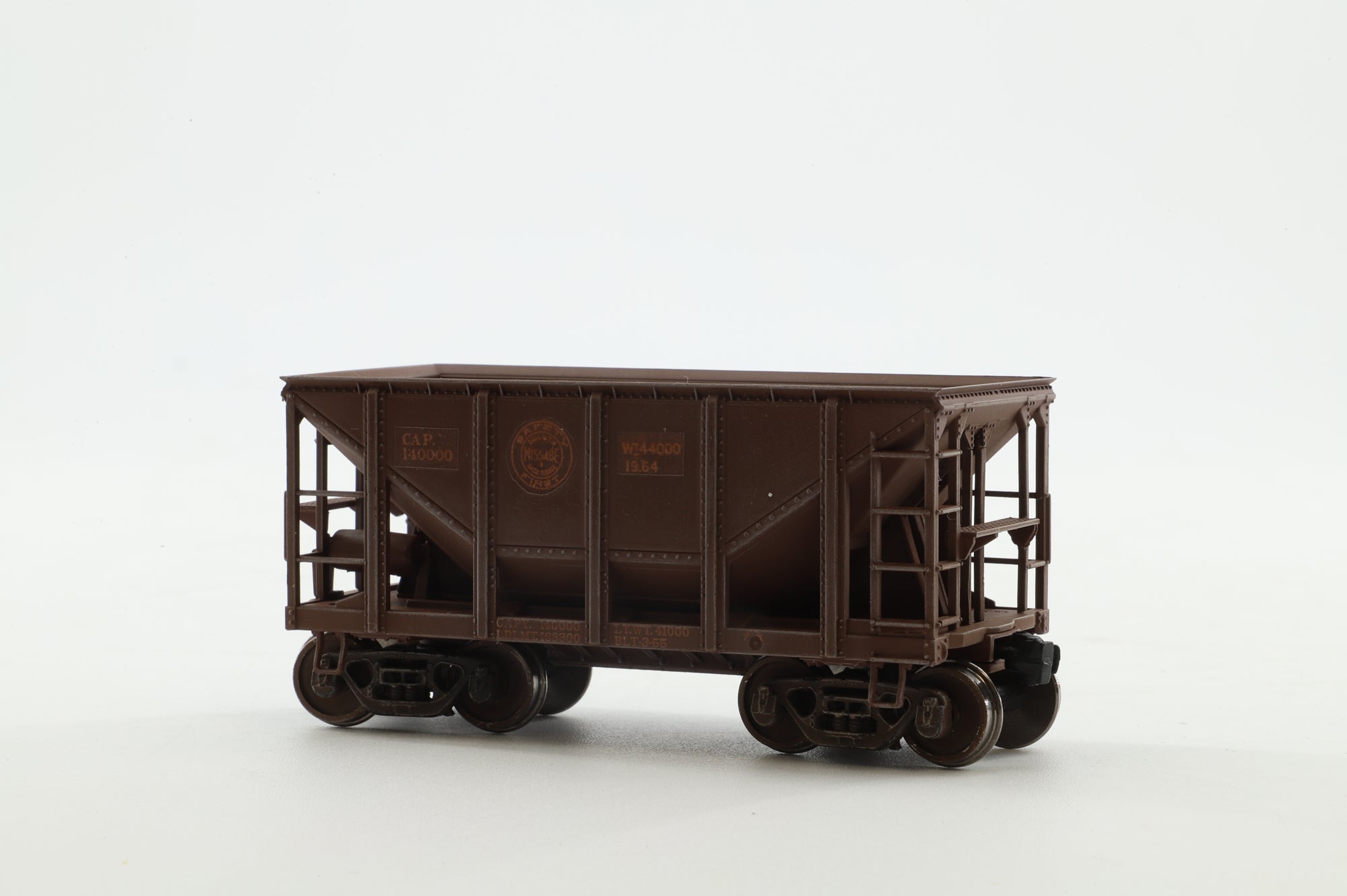 Walthers HO 12-Pack of Michigan Ore Cars in DMIR Brown - Pro-Weathered/Customised