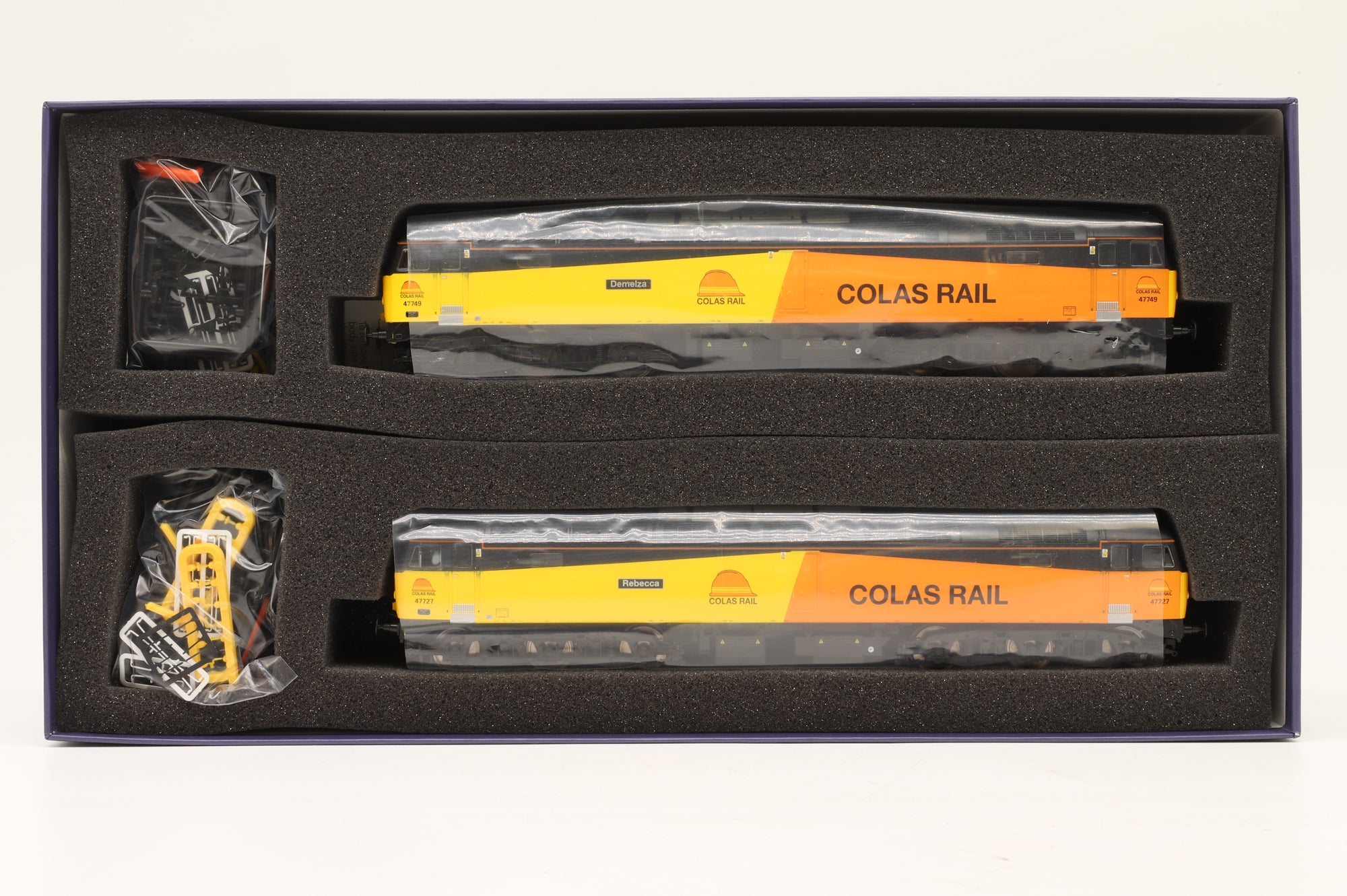 ViTrains OO V2083/5 Twin Pack Class 47 '47727 & 47749' Colas Rail