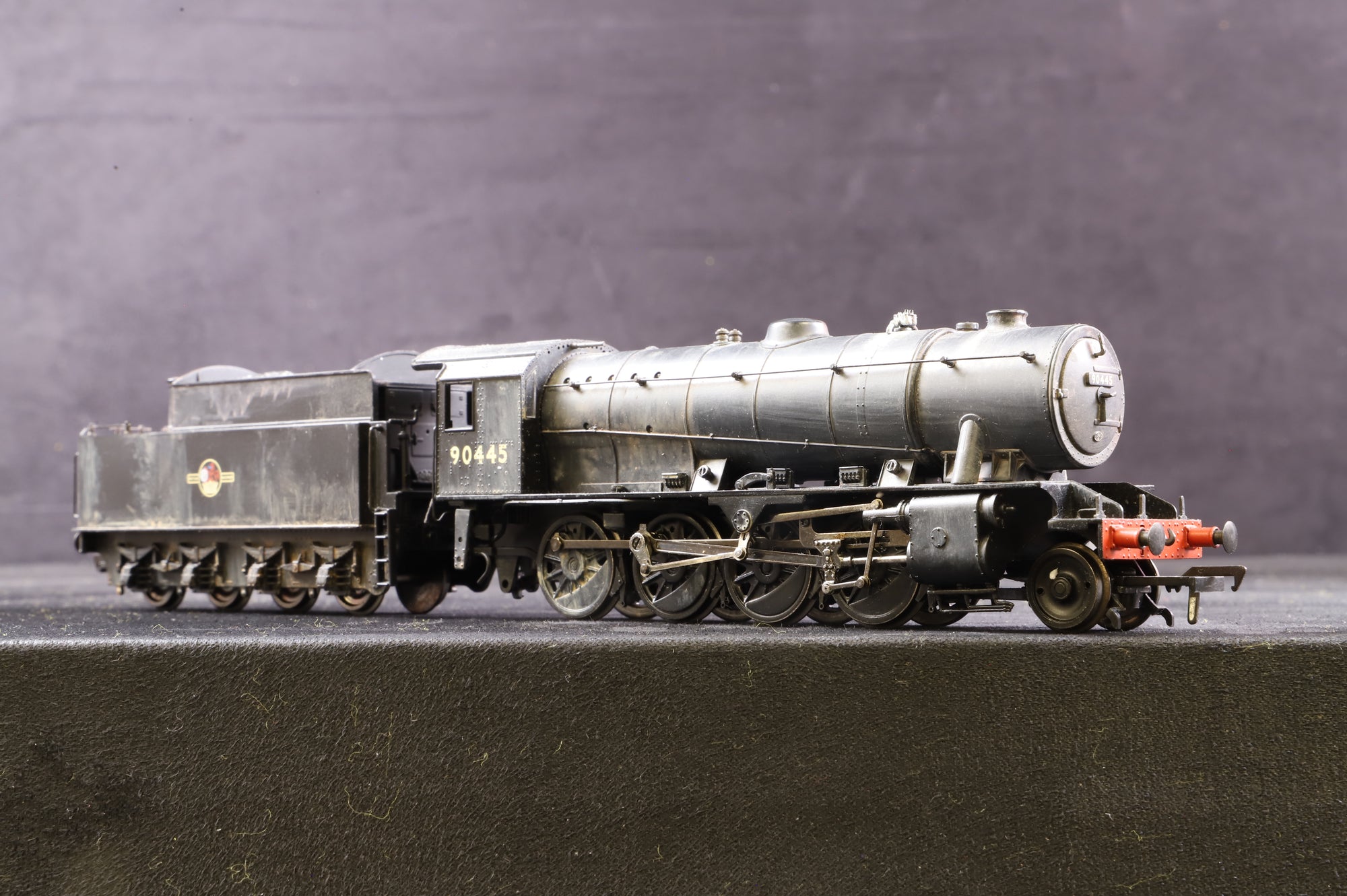 Bachmann OO 32-252 WD 2-8-0 Austerity '90445' Black L/Crest, Heavily Weathered