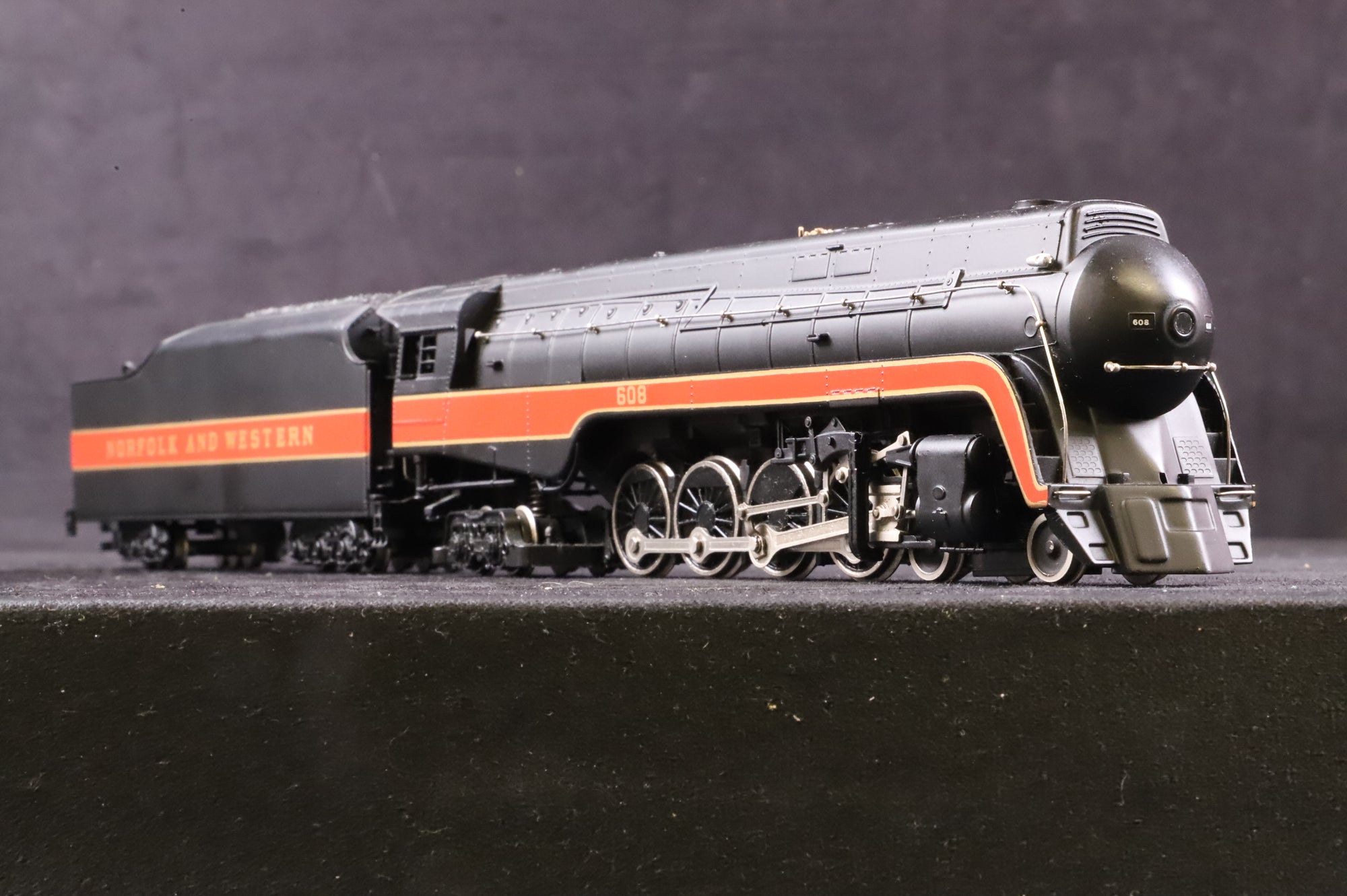 Bachmann Plus HO 11315 Class J '608' Norfolk & Western w/Smoke