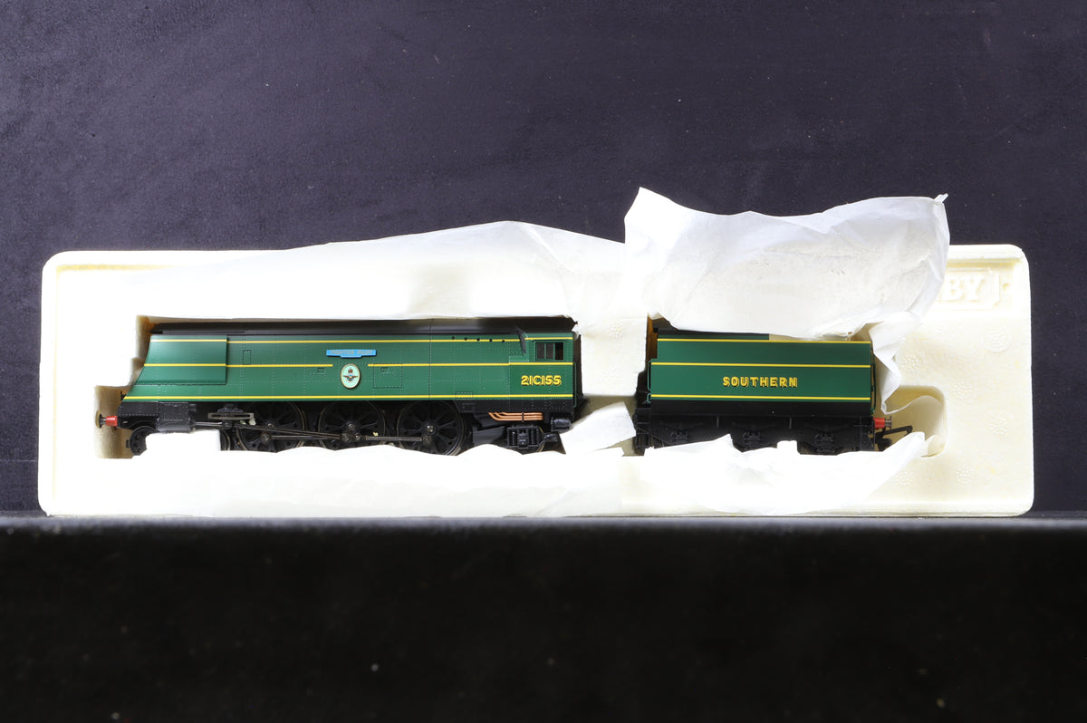 Hornby OO R2283 Battle of Britain &#39;21C55&#39; &#39;Fighter Pilot&#39; SR green