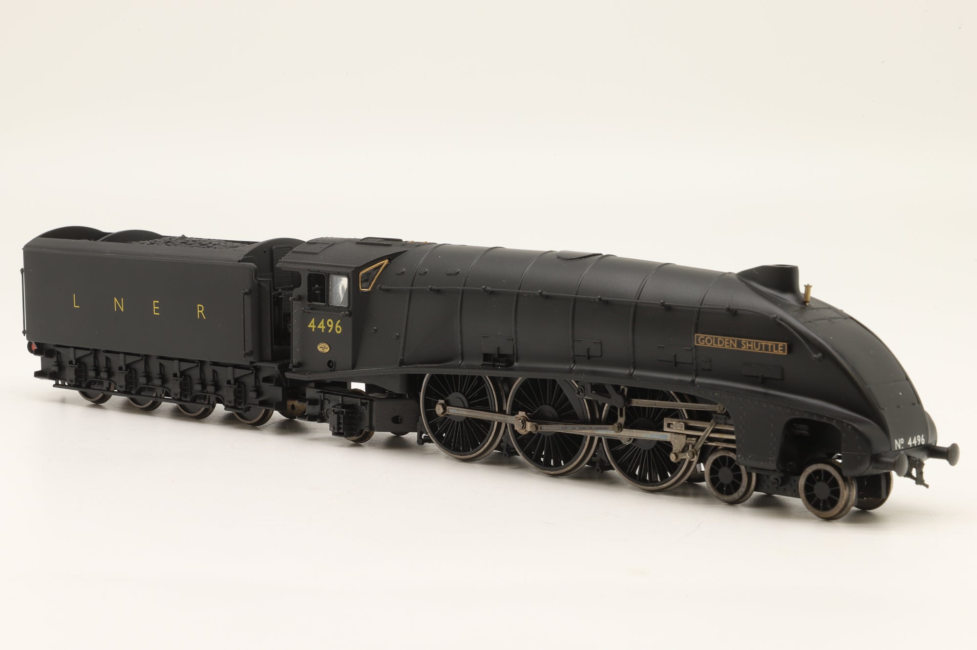 Bachmann OO Class A4 '4496' Golden Shuttle' LNER Black
