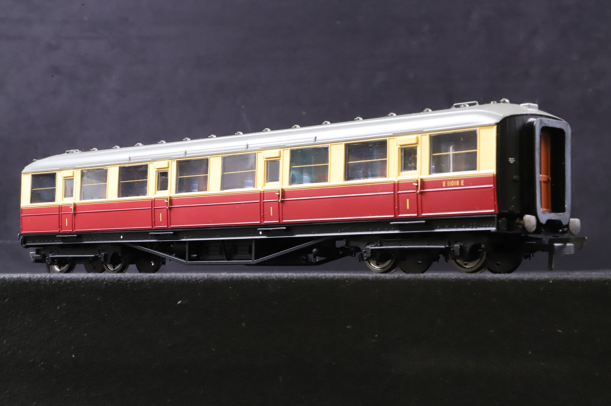 Hornby OO Rake of 3 Gresley Coaches in BR(E) Crimson/Cream