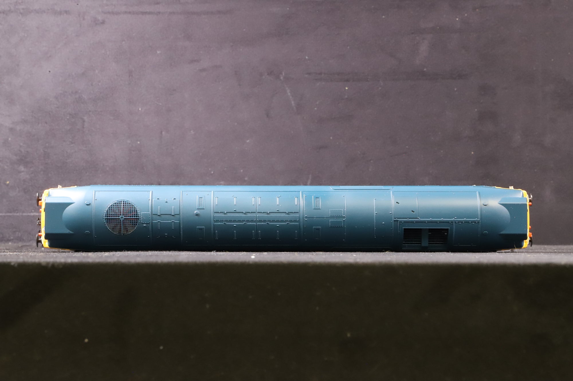 Hornby OO R2348 Class 50 50018 'Resolution' in BR Blue