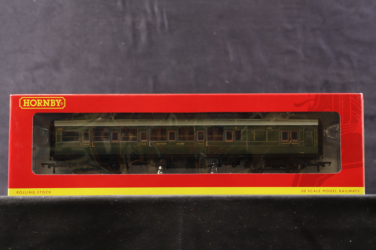 Hornby OO R4378 Pack Of 3 Southern Suburban 1938 Coaches