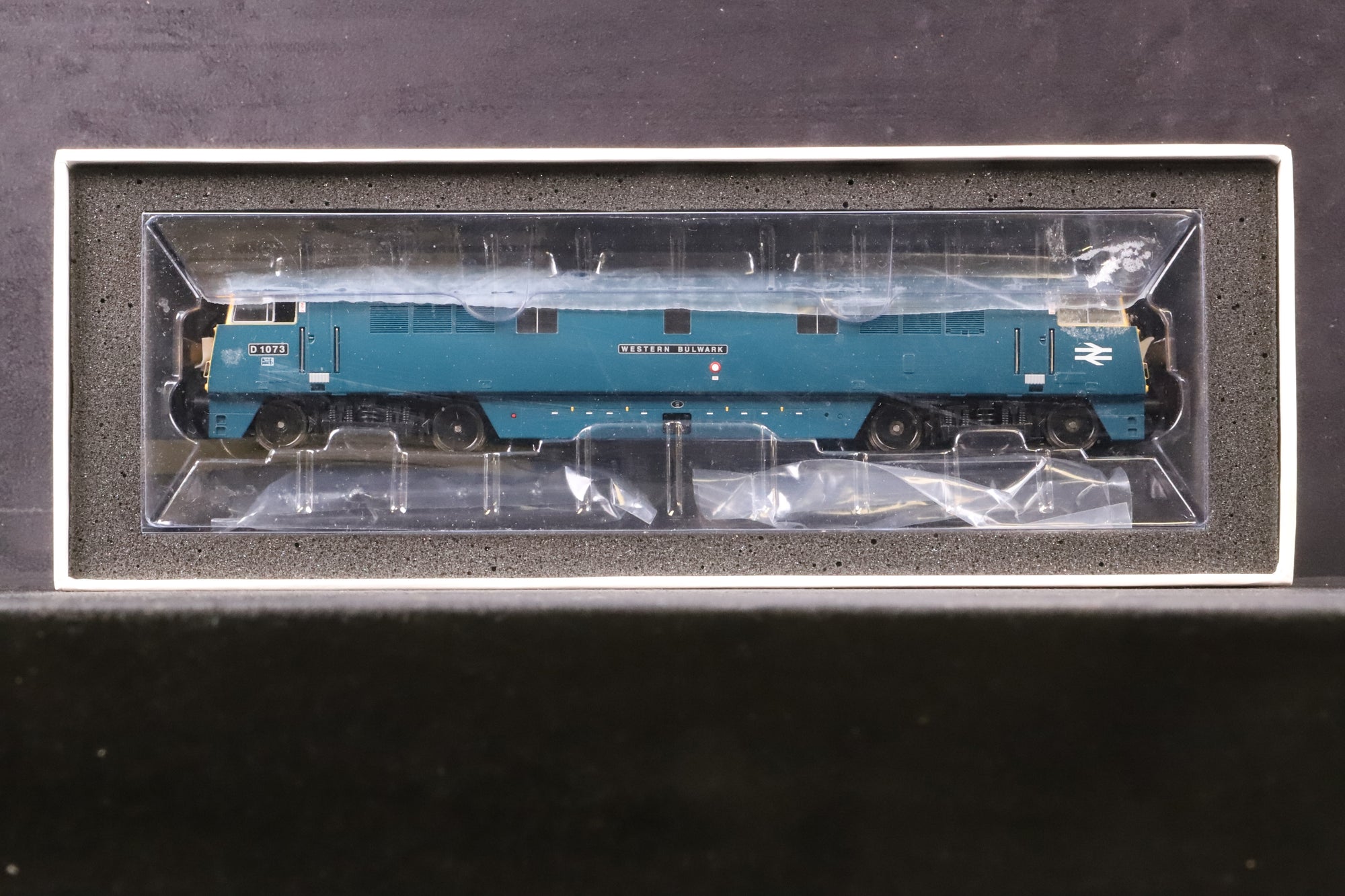 Heljan OO 5220 Class 52 Diesel 'D1073' 'Western Bulwark' BR Blue Full Yellow Ends