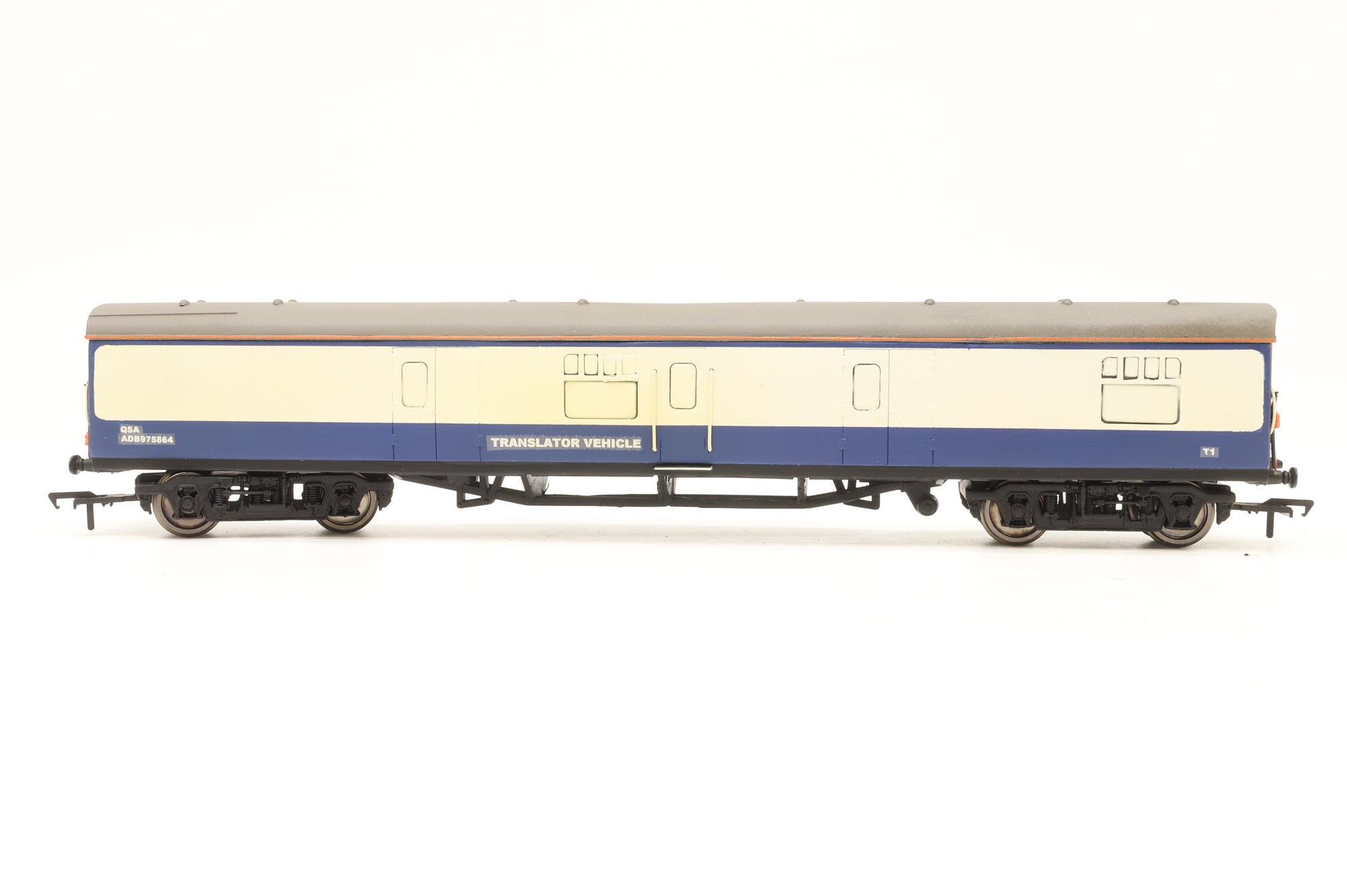 Custom OO Rake of 2x Mk1 QSA Translator Vehicles in HSBC Rail Blue/White