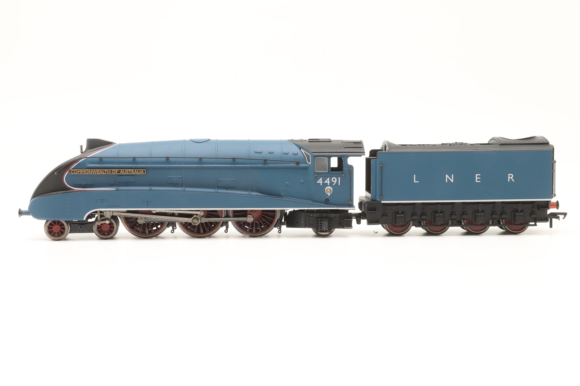 Bachmann OO 31-2001 Set of 3 Class A4 'Commonwealth of Australia' in BR Green, BR Blue & LNER Blue