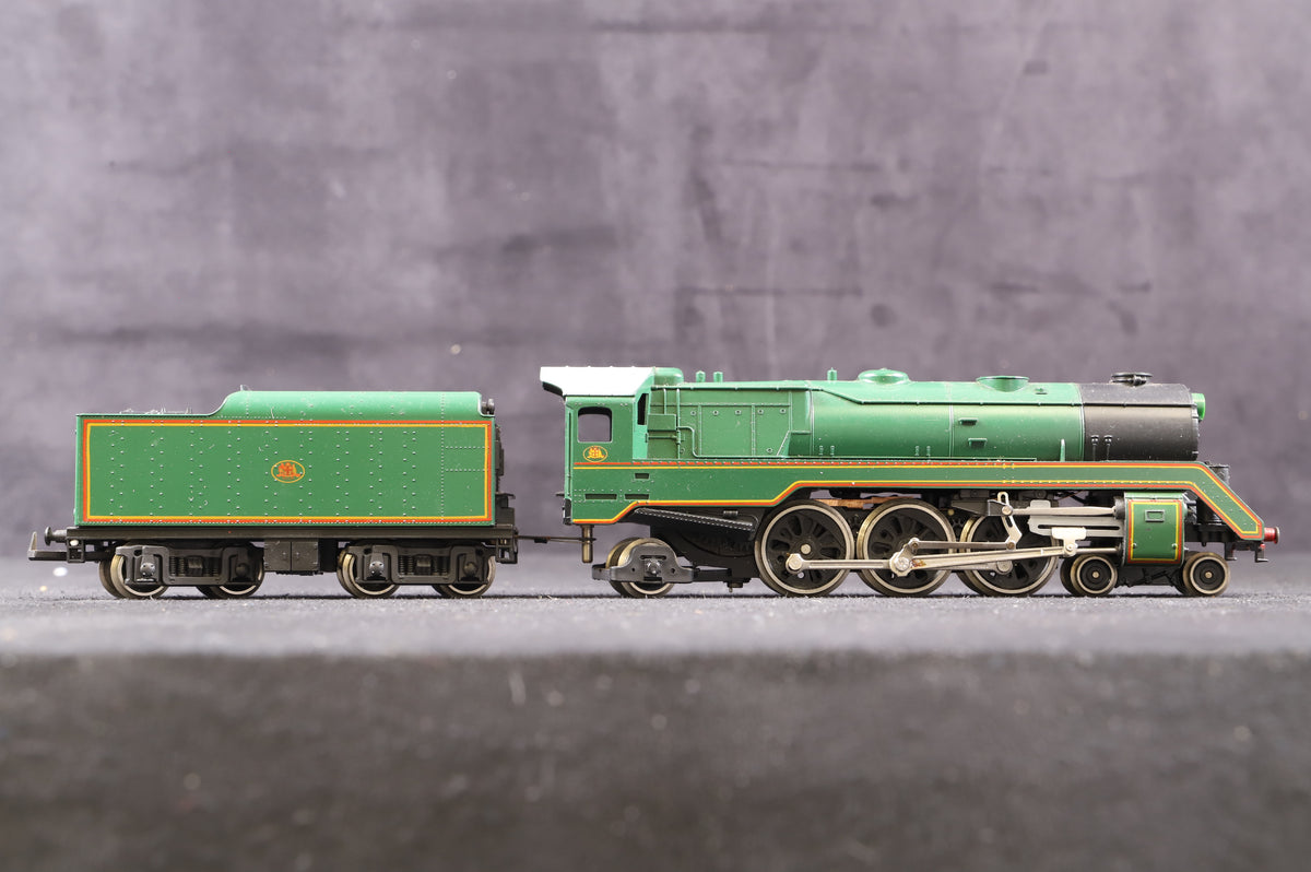 Lima HO 149753 NSW Class 38 Steam Locomotive &amp; 3 Coaches