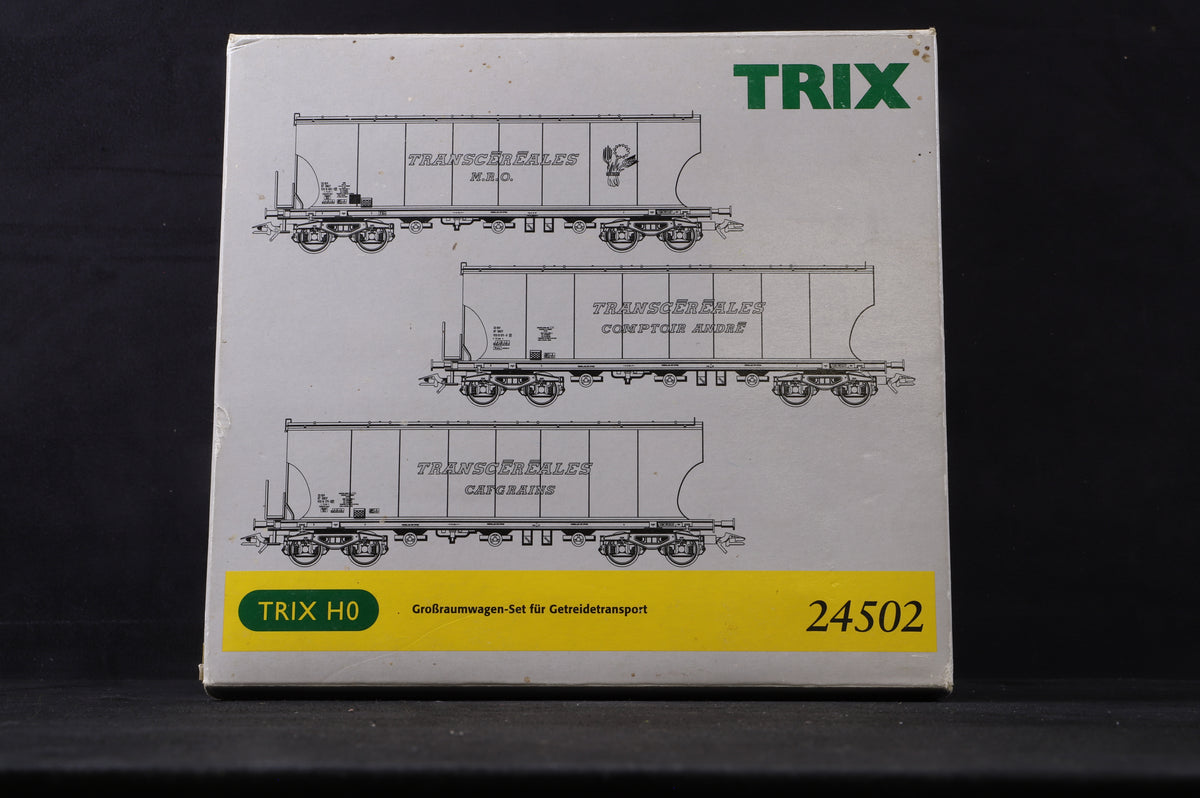 Trix HO 24502 3 Pack of Transcērēales High Capacity Grain Hopper Wagons