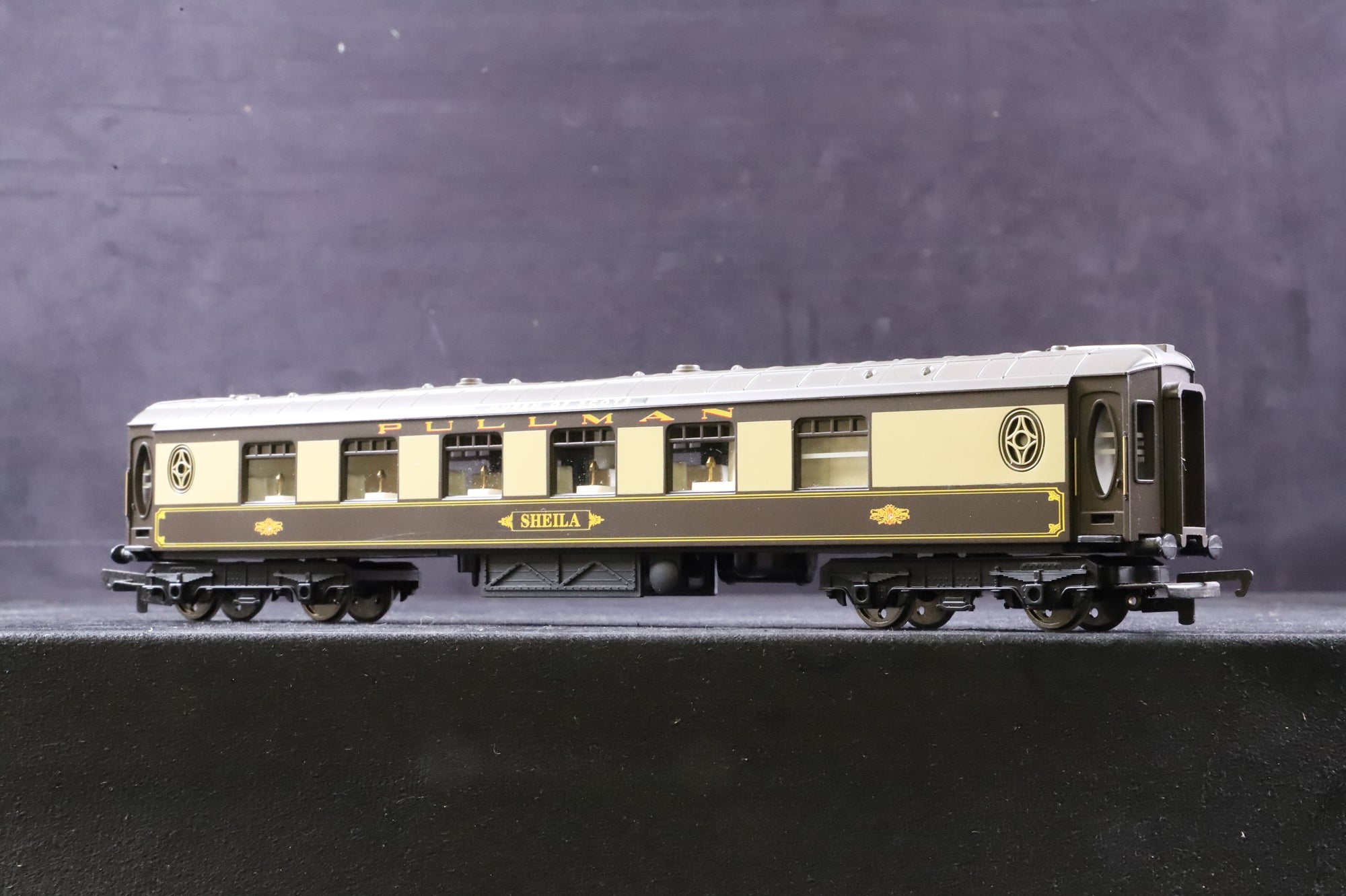 Hornby OO R1024 Queen Of Scots Train Pack Loco & Coaches Only
