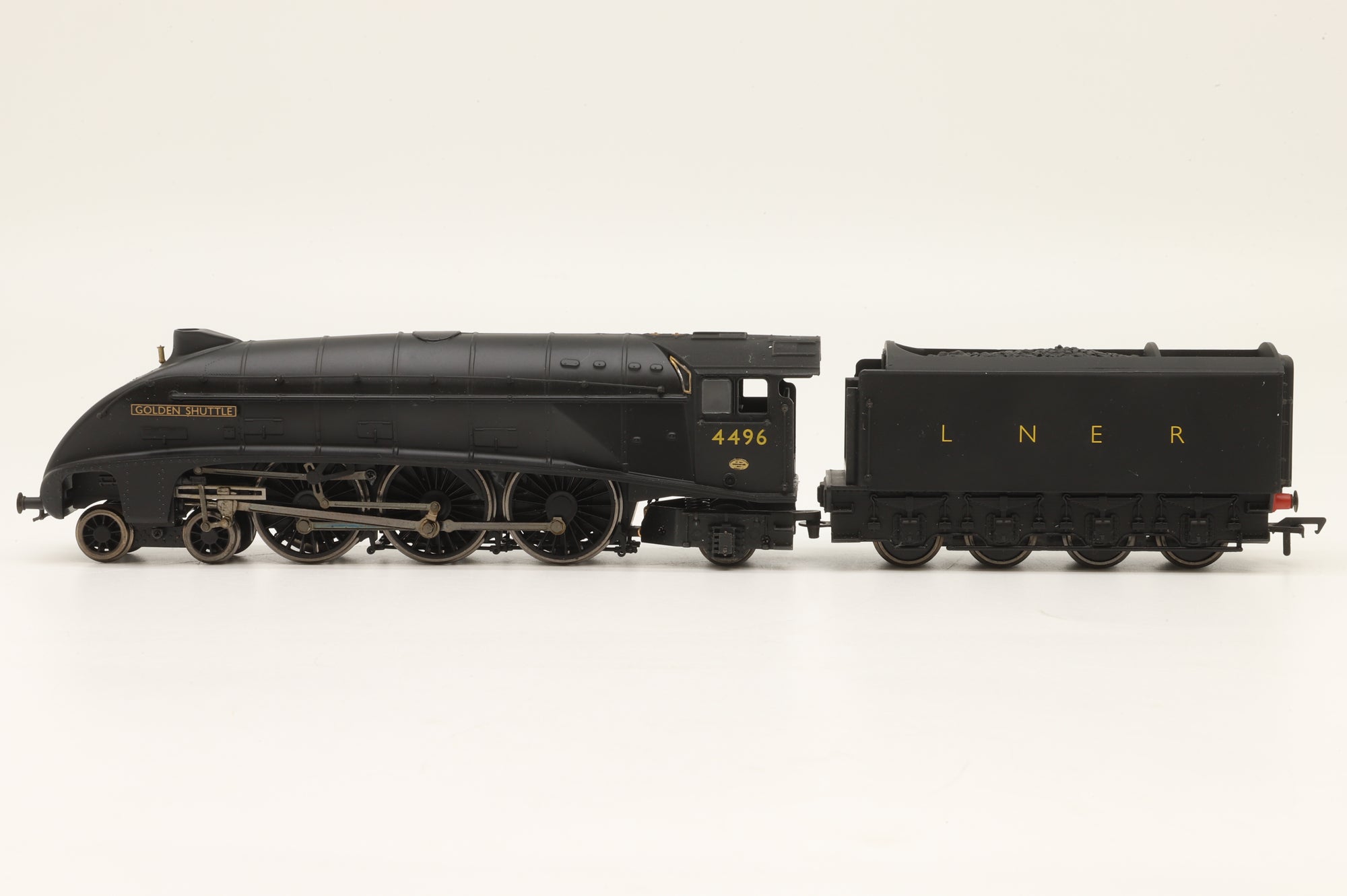 Bachmann OO Class A4 '4496' Golden Shuttle' LNER Black