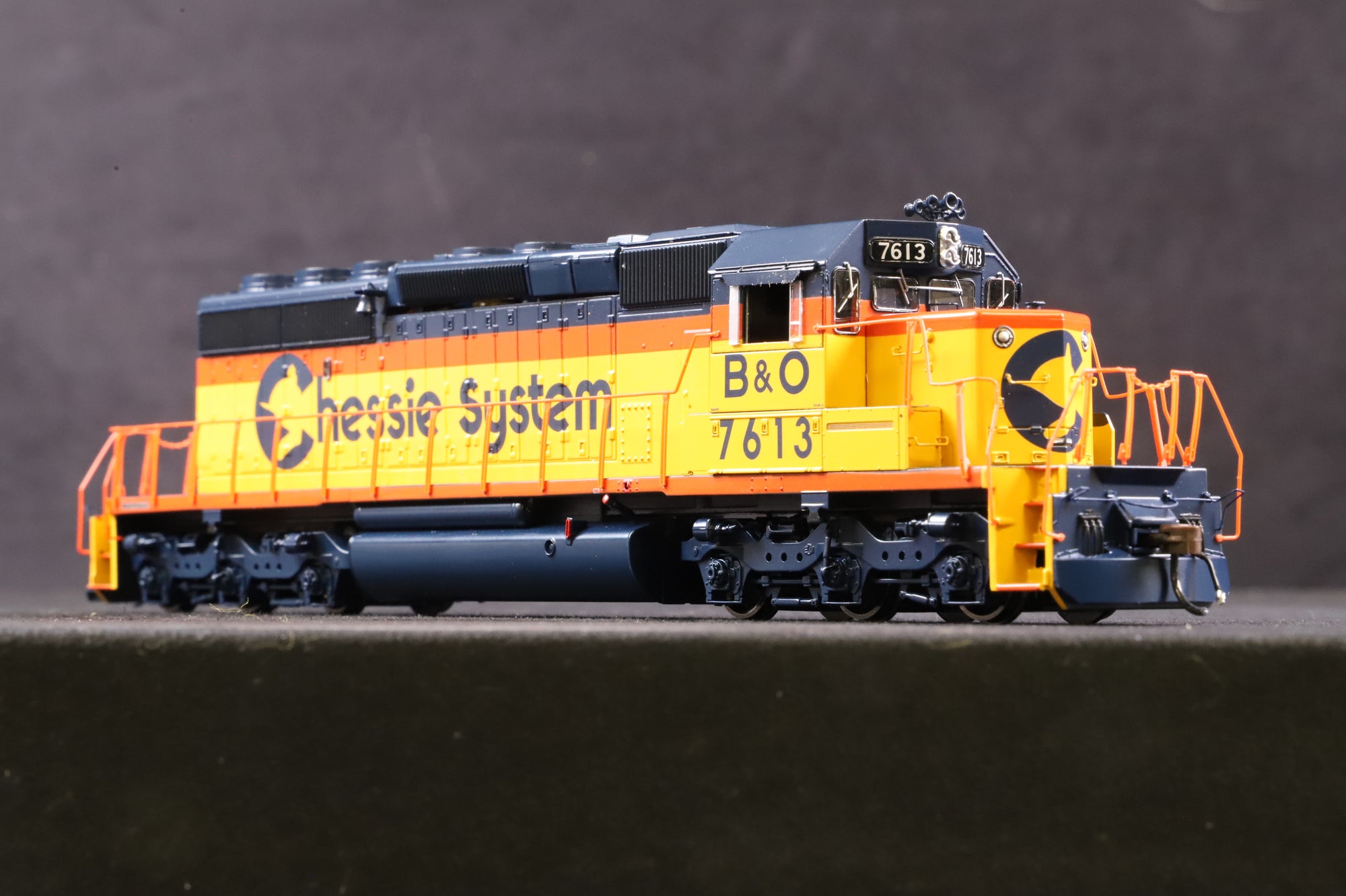 Athearn HO ATH2087 SD40-2 Diesel Locomotive '7613' B&O Chessie System DCC Sound